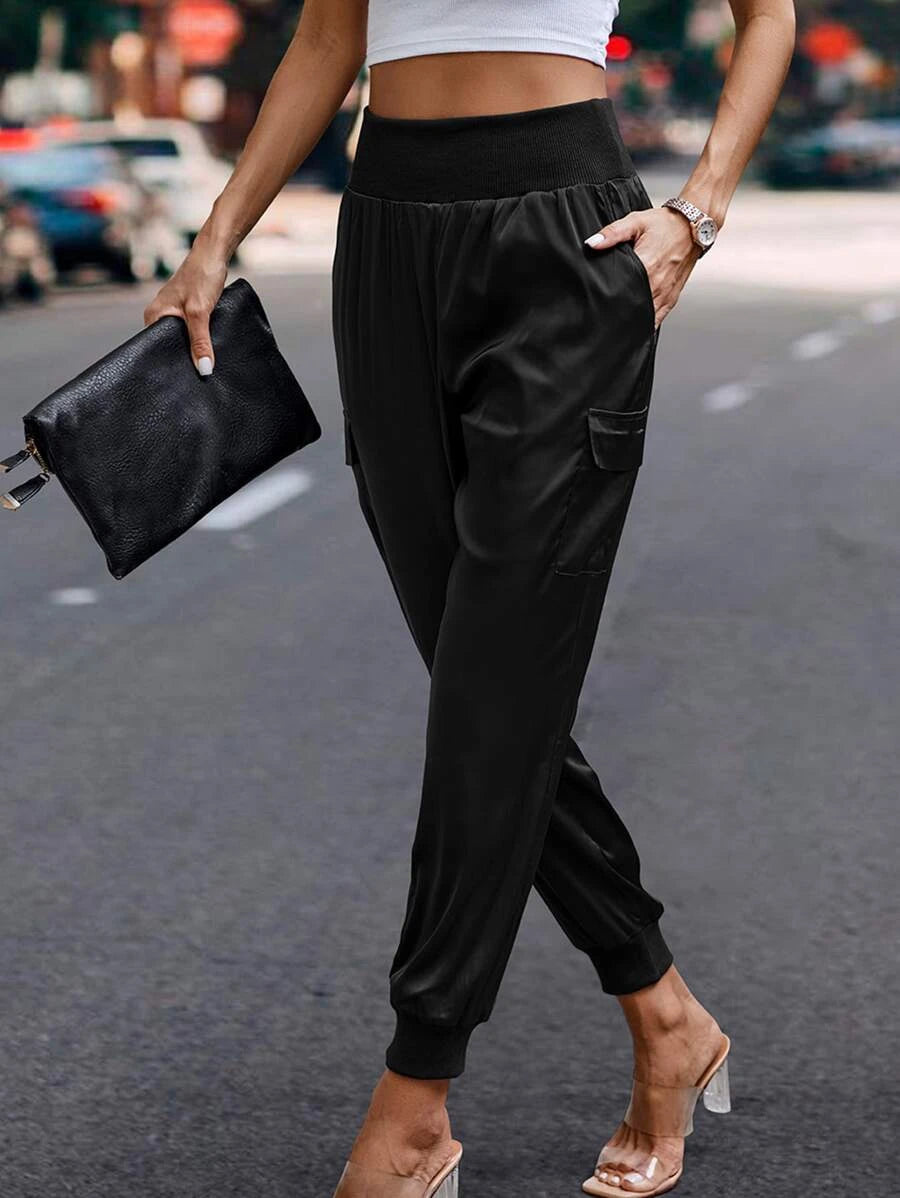 Solid Flap Pocket Side Pocket Cargo Pants – back view detail