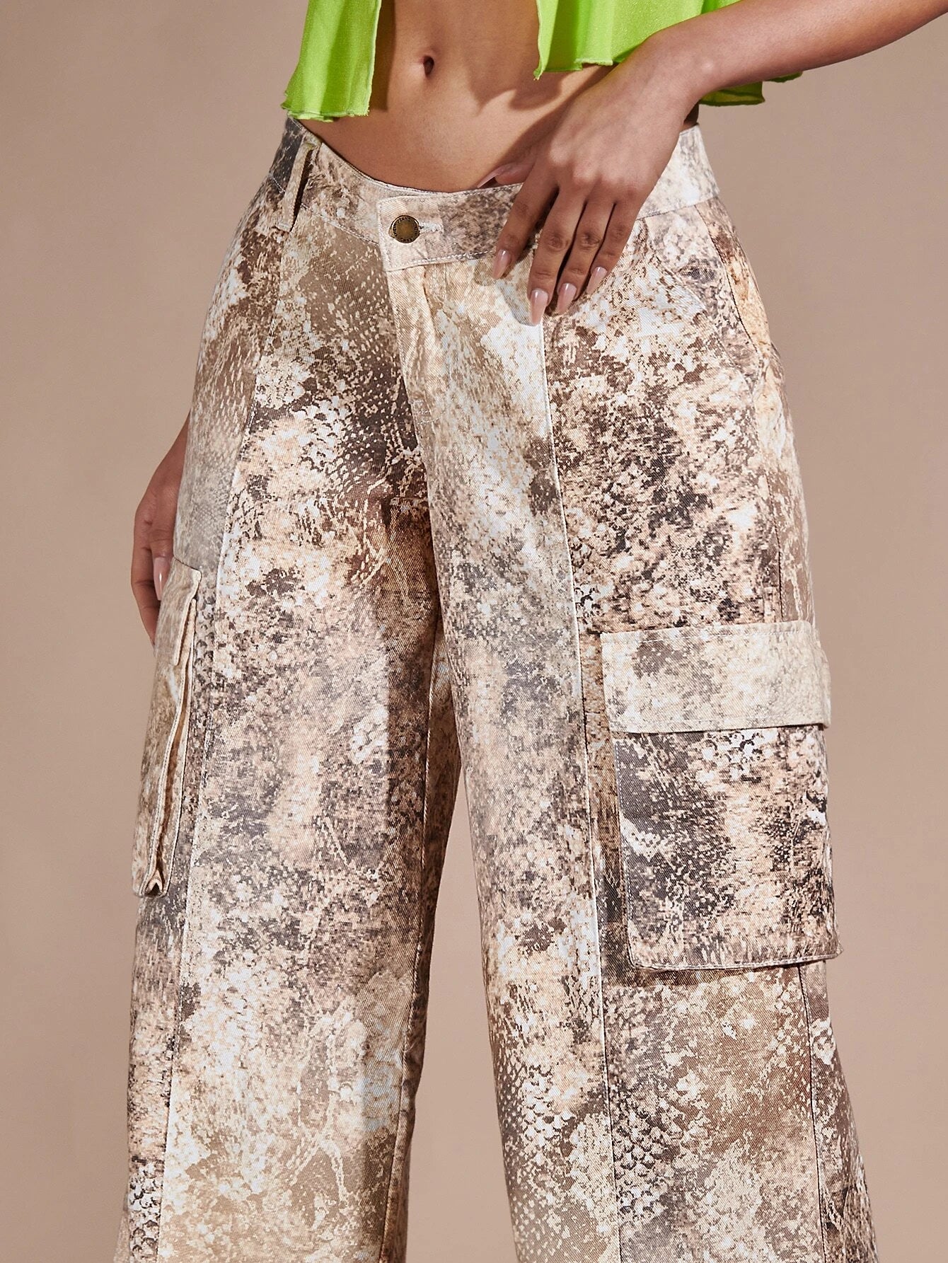 Loose Printed Cargo Pants – back view detail