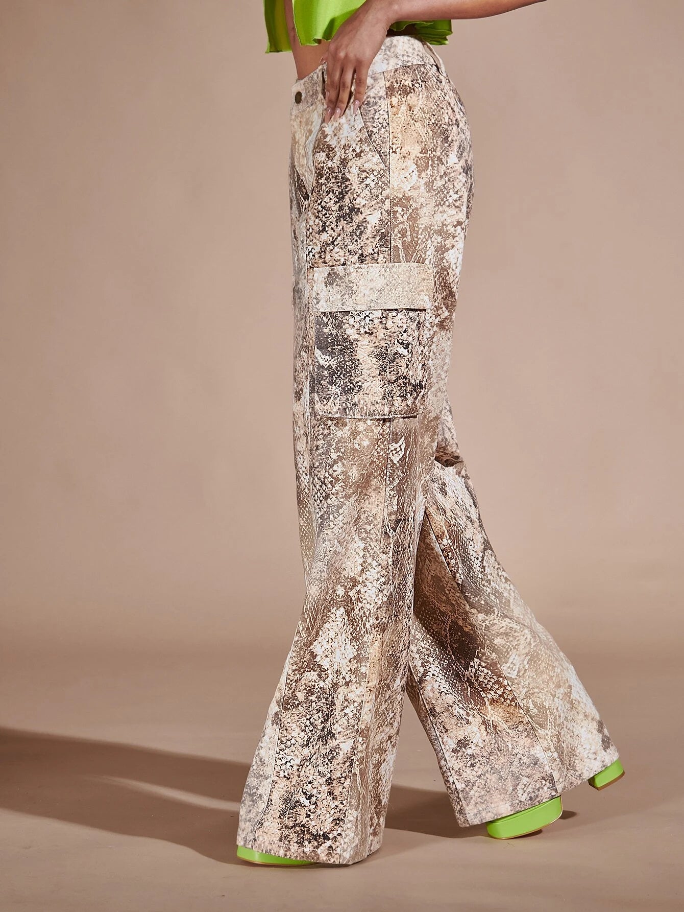 Loose Printed Cargo Pants – waistband detail