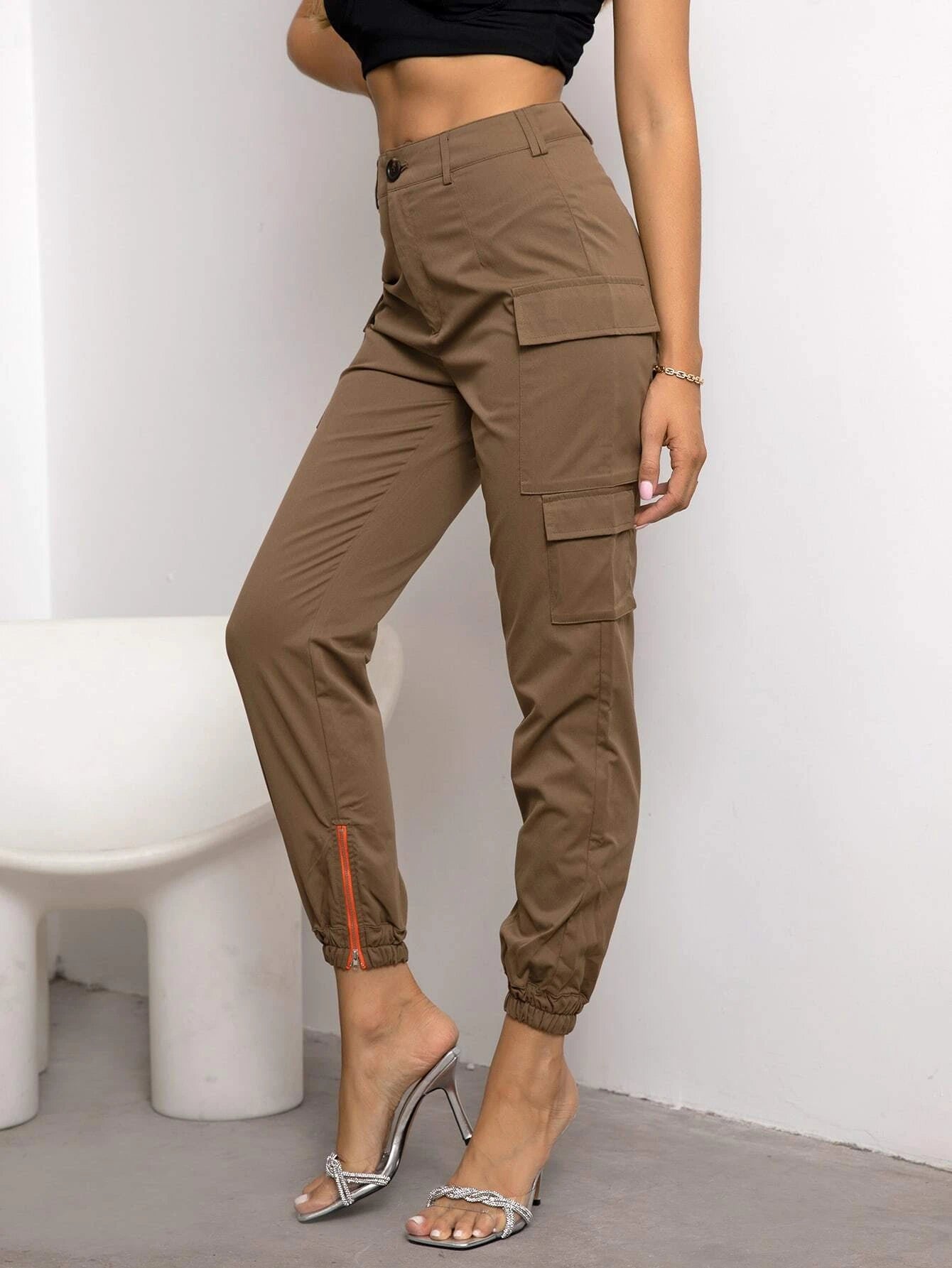 Pocket Button Cargo Pant – back view detail