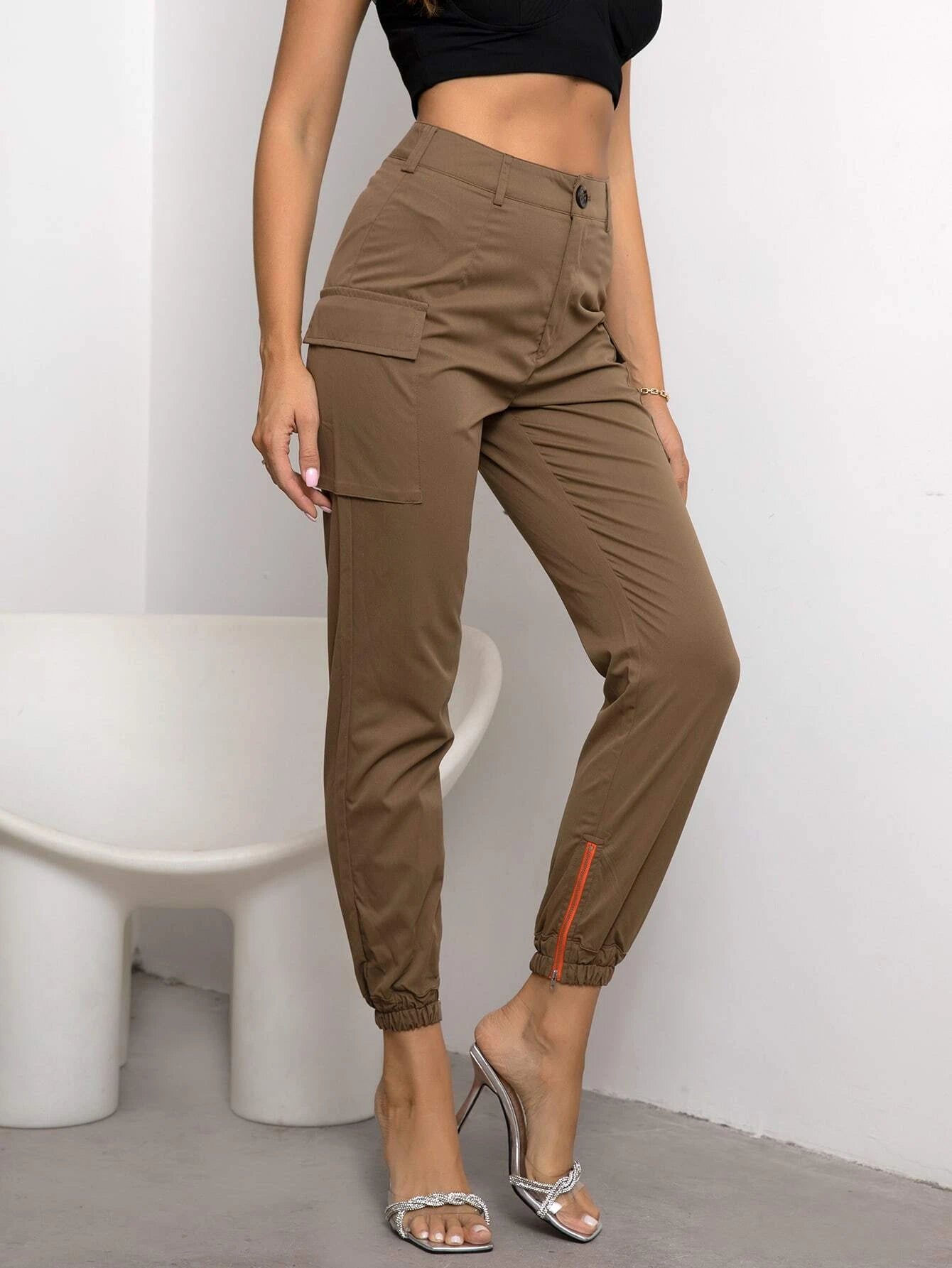 Pocket Button Cargo Pant – pocket detail close-up