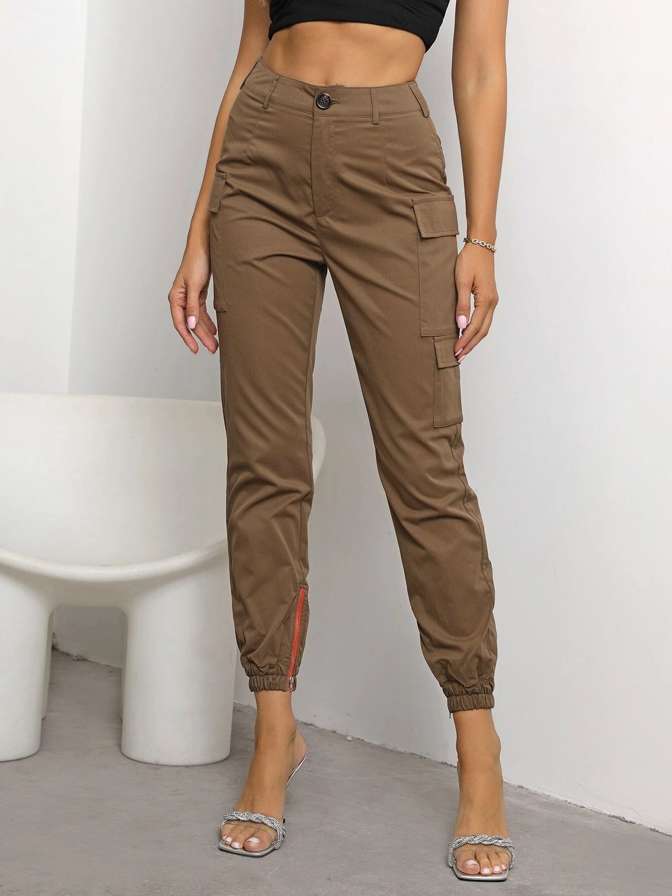 Pocket Button Cargo Pant – full length outfit view