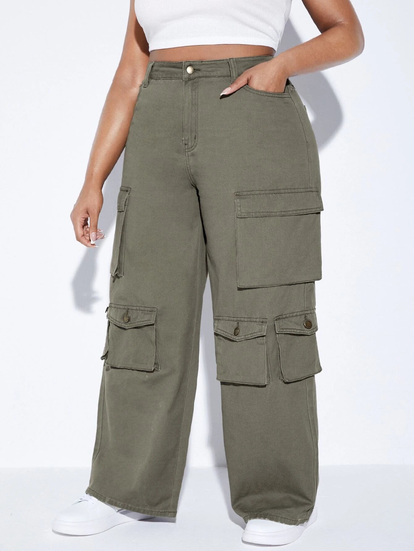 Cargo Jeans With Elevated Waist – pocket detail close-up