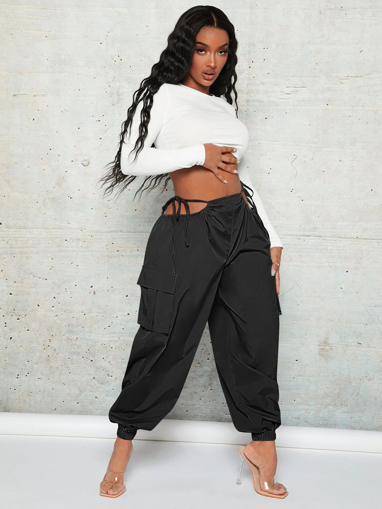 Knot Flap Regular Fit Pocket Cargo Pant – pocket detail close-up