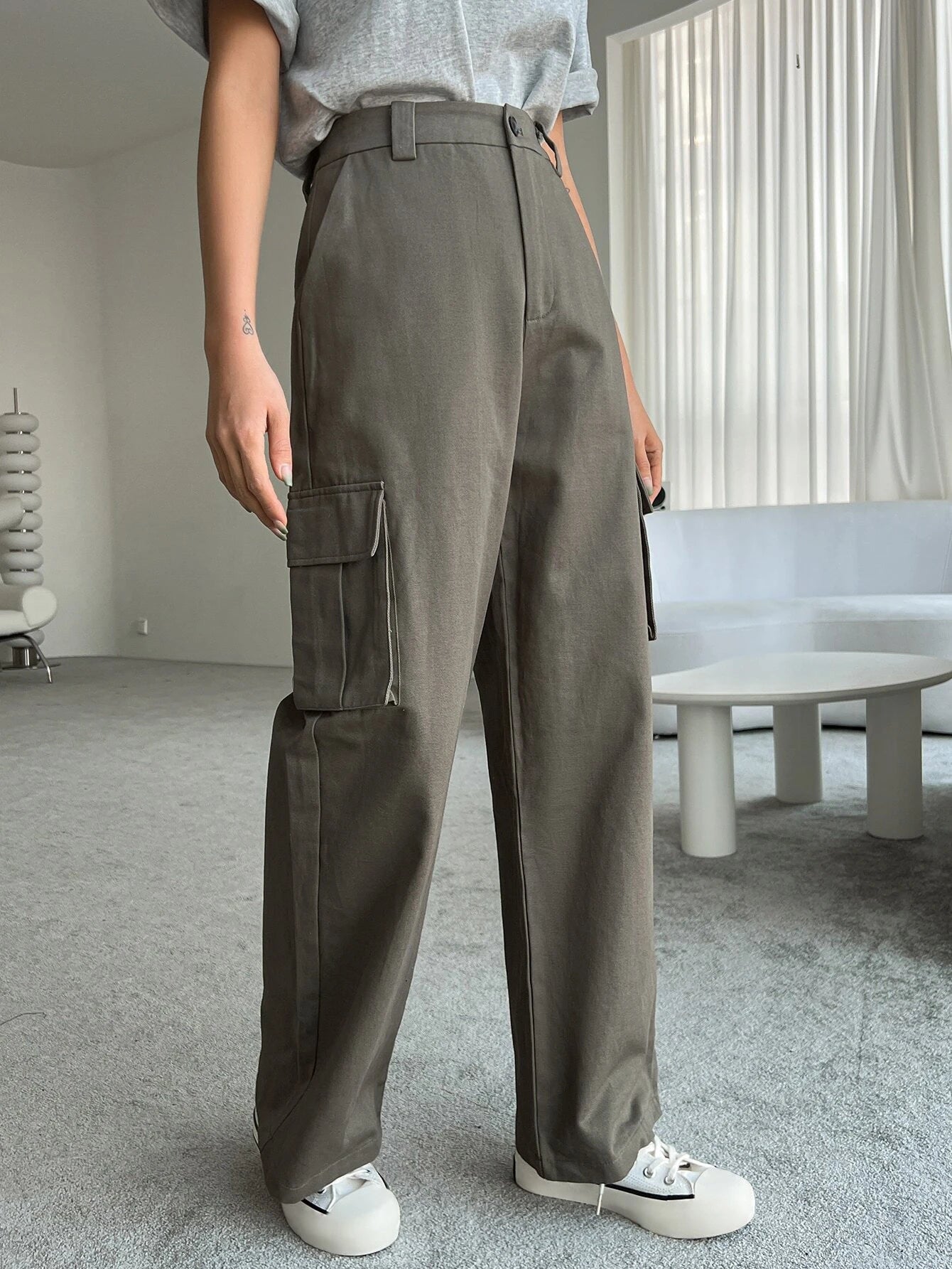 Loose Flap Pocket Cargo Pants – women's cargo pants front view