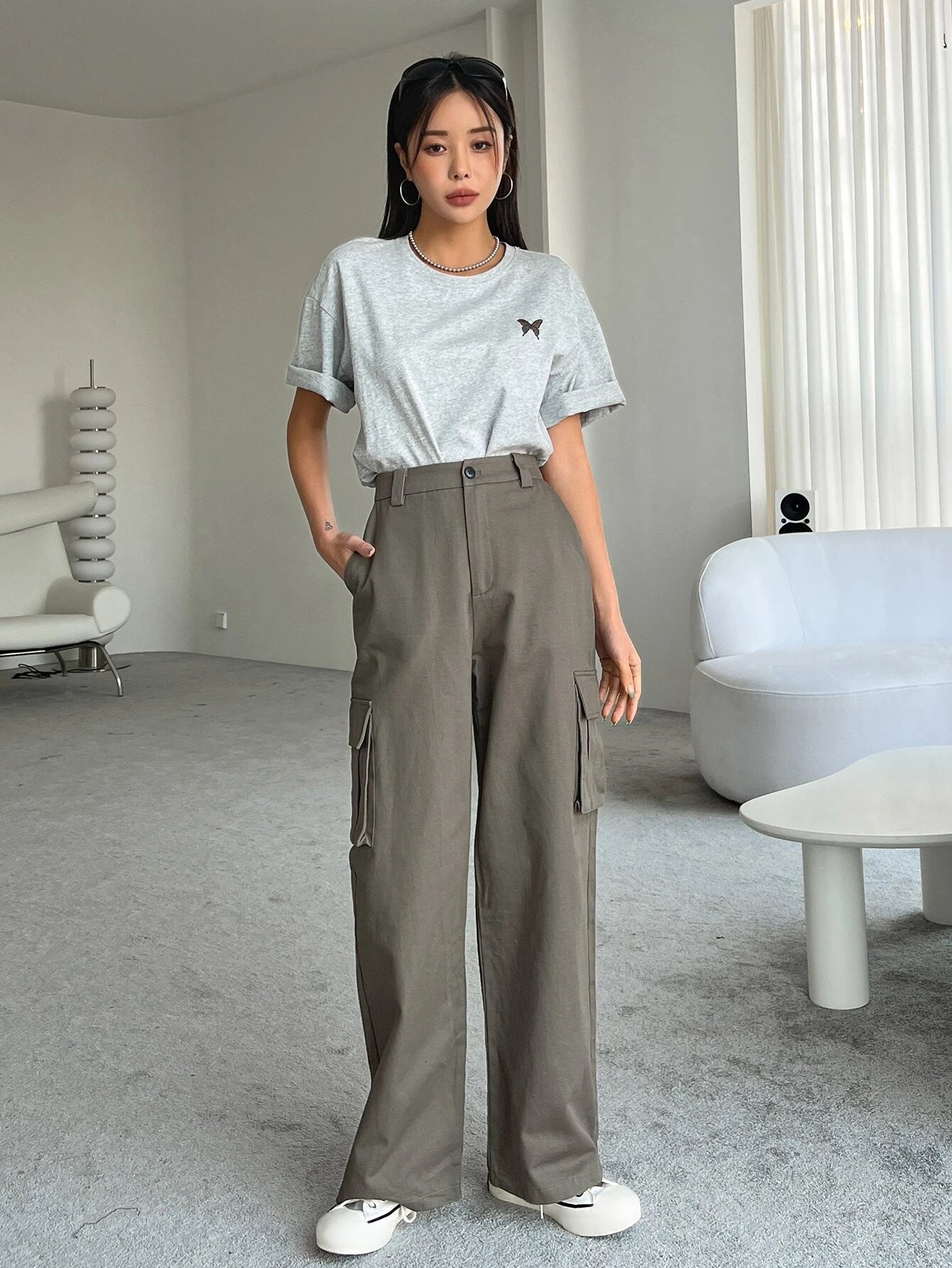 Loose Flap Pocket Cargo Pants – pocket detail close-up