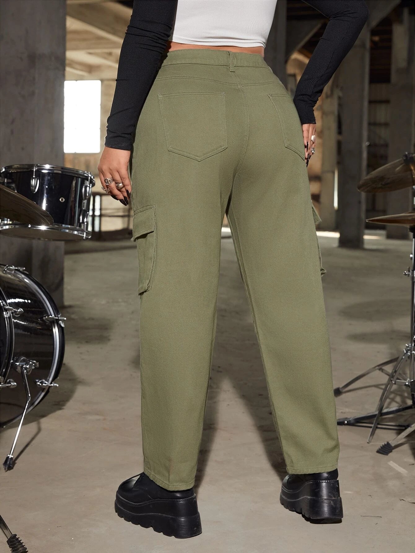Flap Pocket High Waist Cargo Jeans – waistband detail