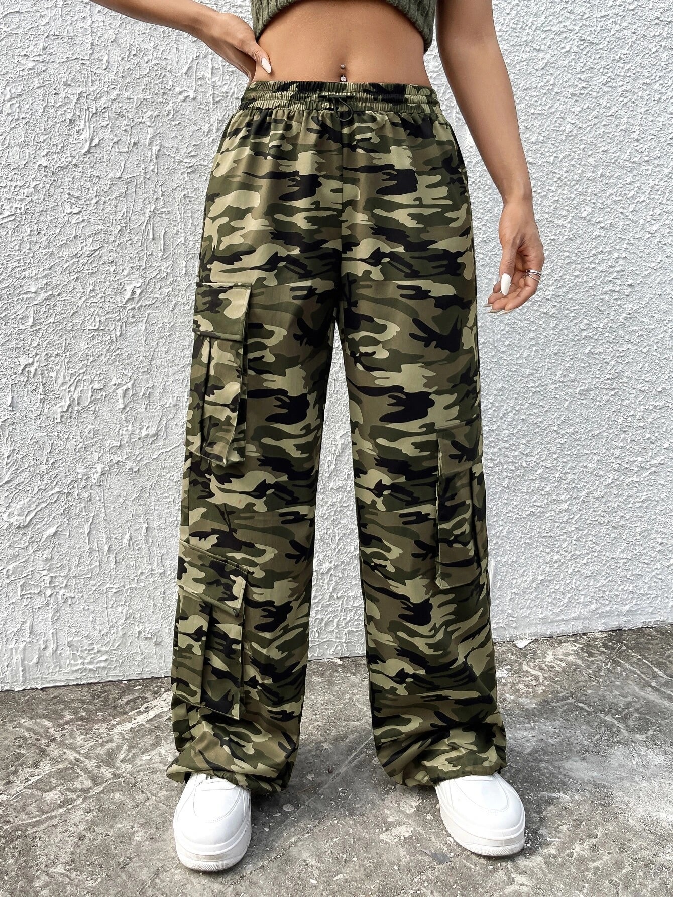 Camo Print Flap Pocket Cargo Pants Style 2 – waistband detail