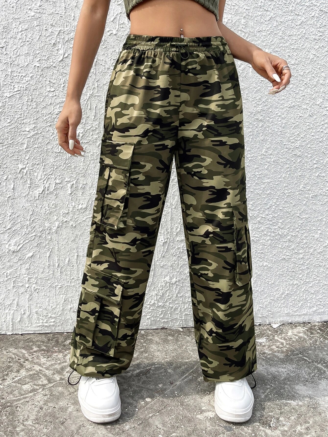 Camo Print Flap Pocket Cargo Pants Style 2 – back view detail