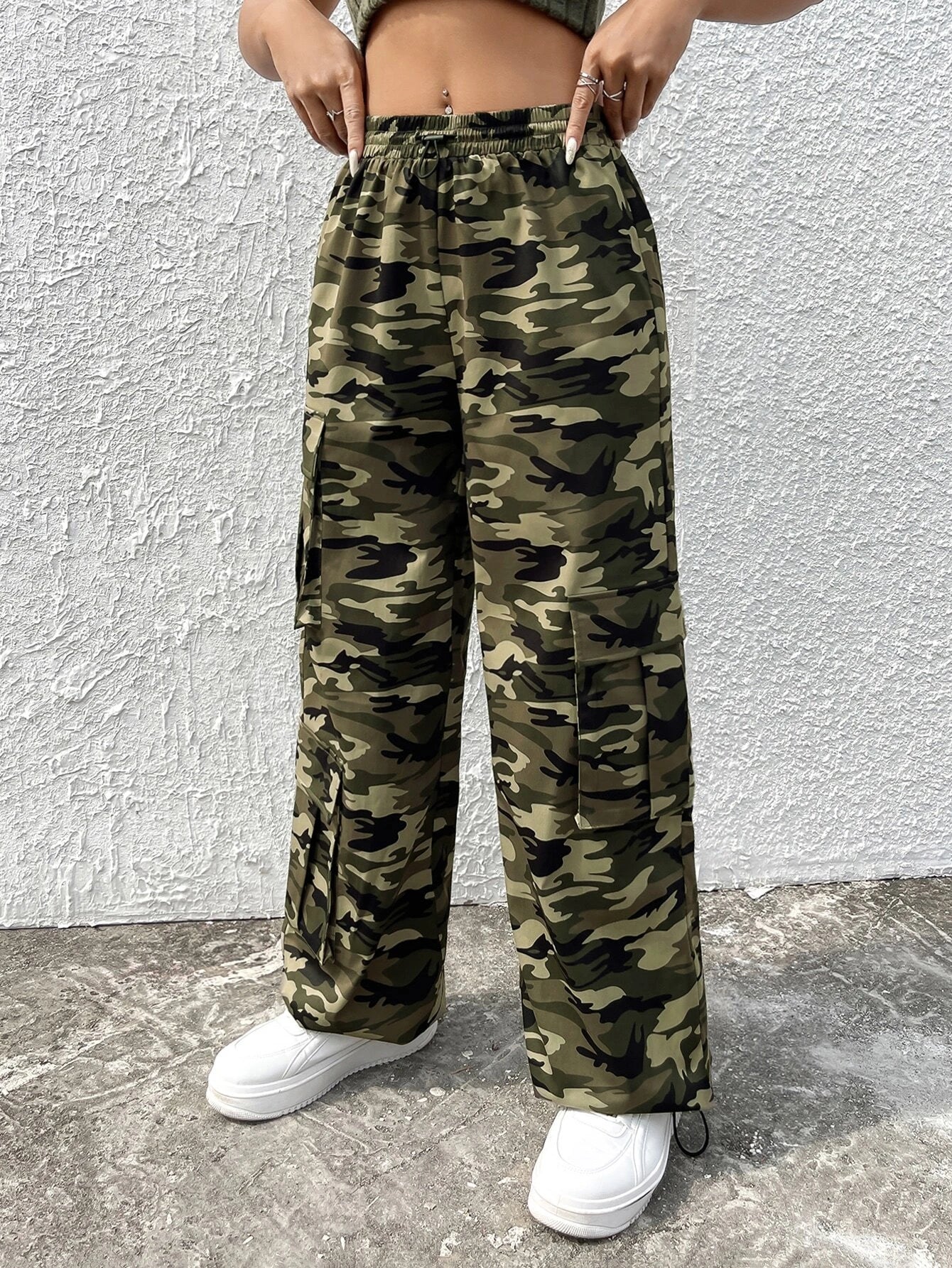 Camo Print Flap Pocket Cargo Pants Style 2 – pocket detail close-up