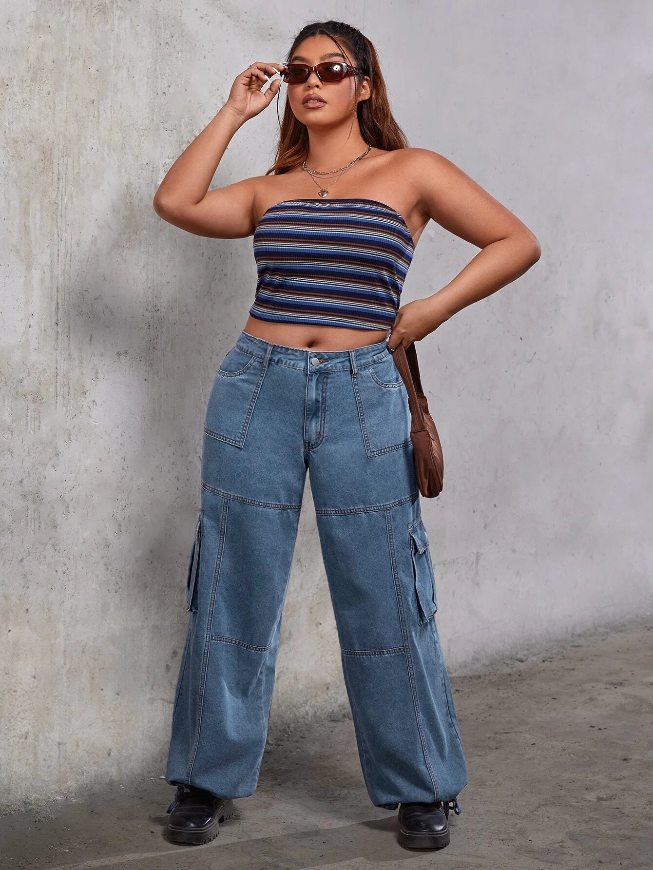 Flap Pocket Loose Cargo Jeans – back view detail