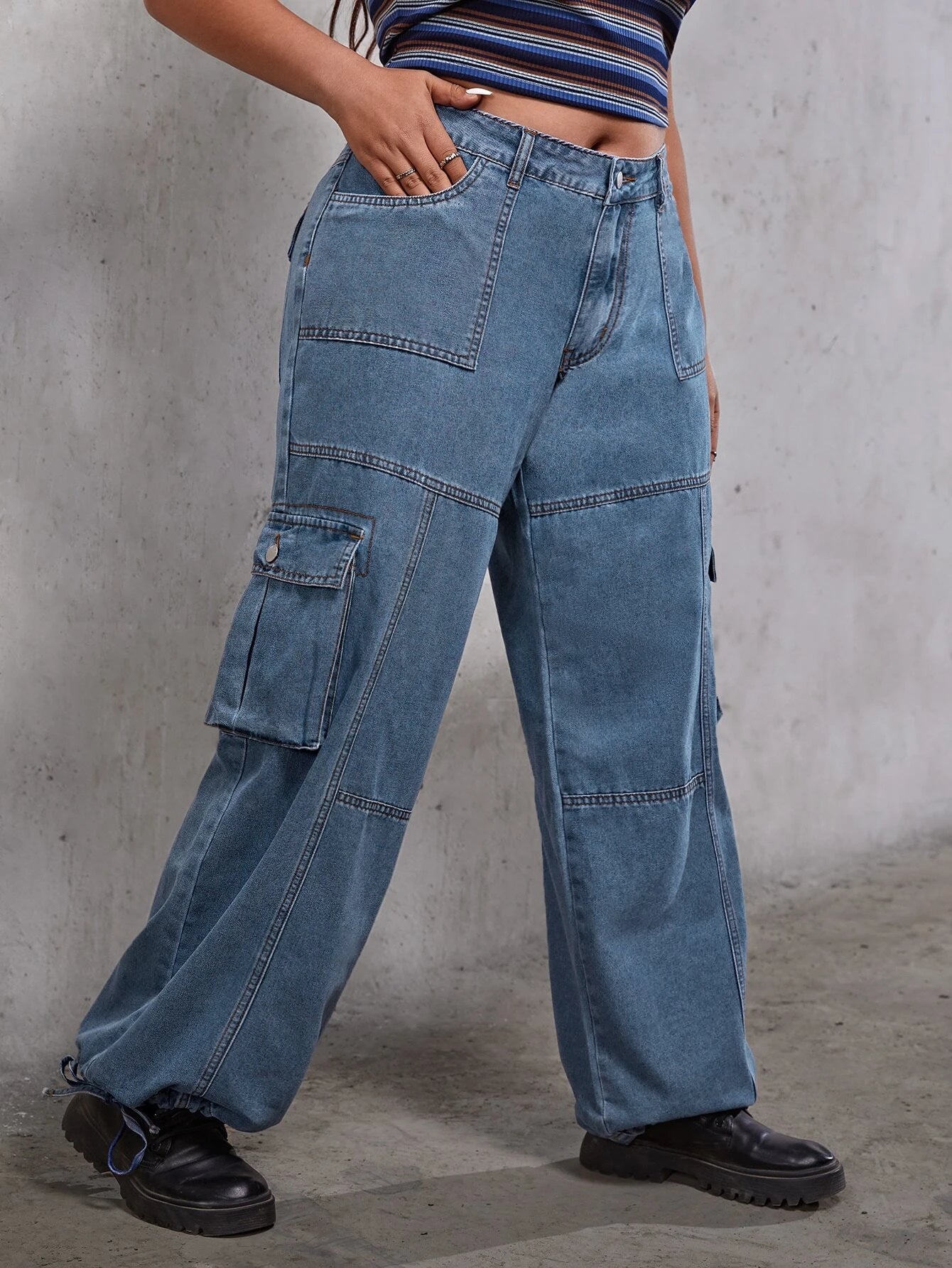 Flap Pocket Loose Cargo Jeans – pocket detail close-up