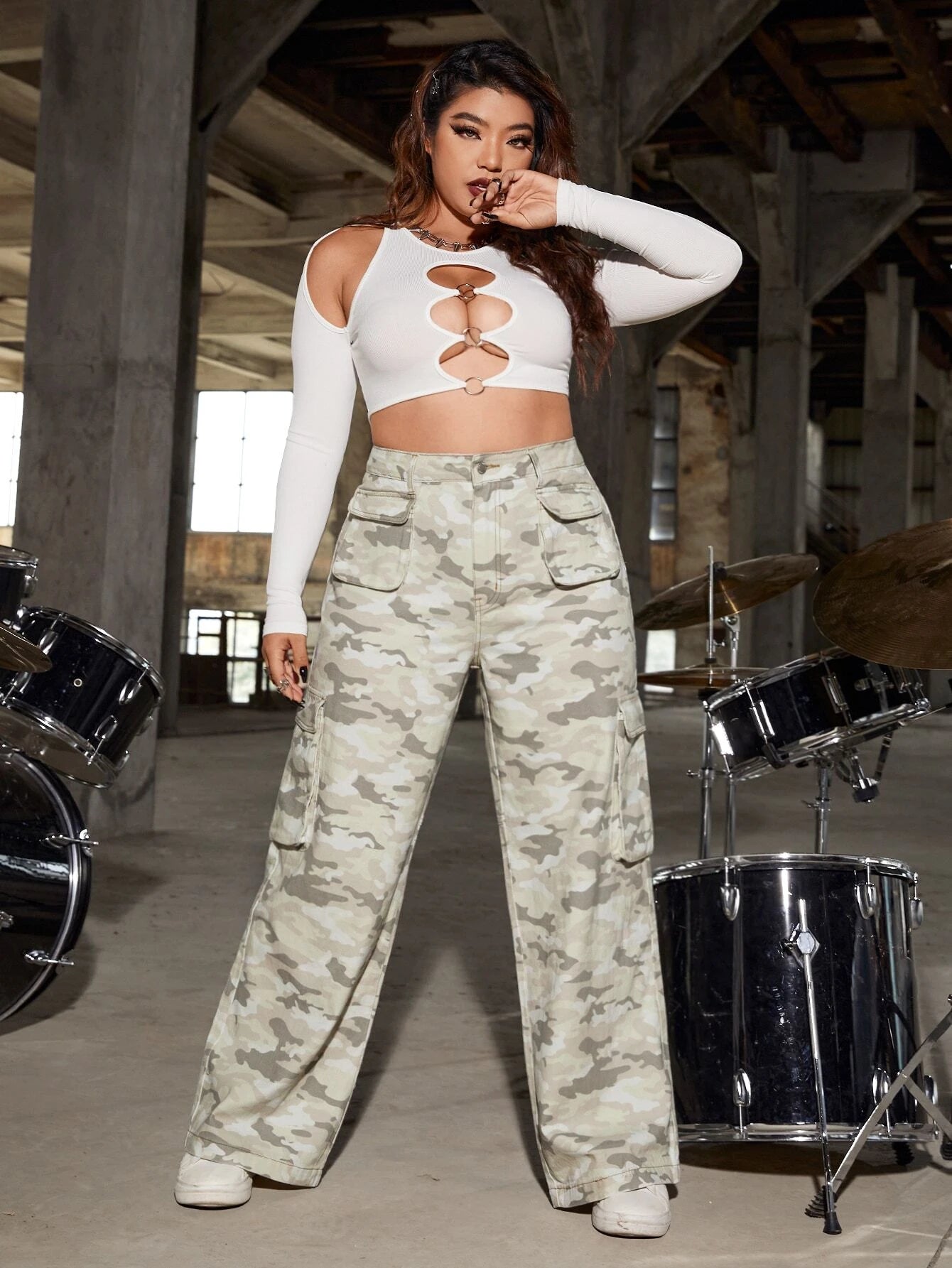 Camo Print Flap Pocket Cargo Jeans Style 1 – waistband detail