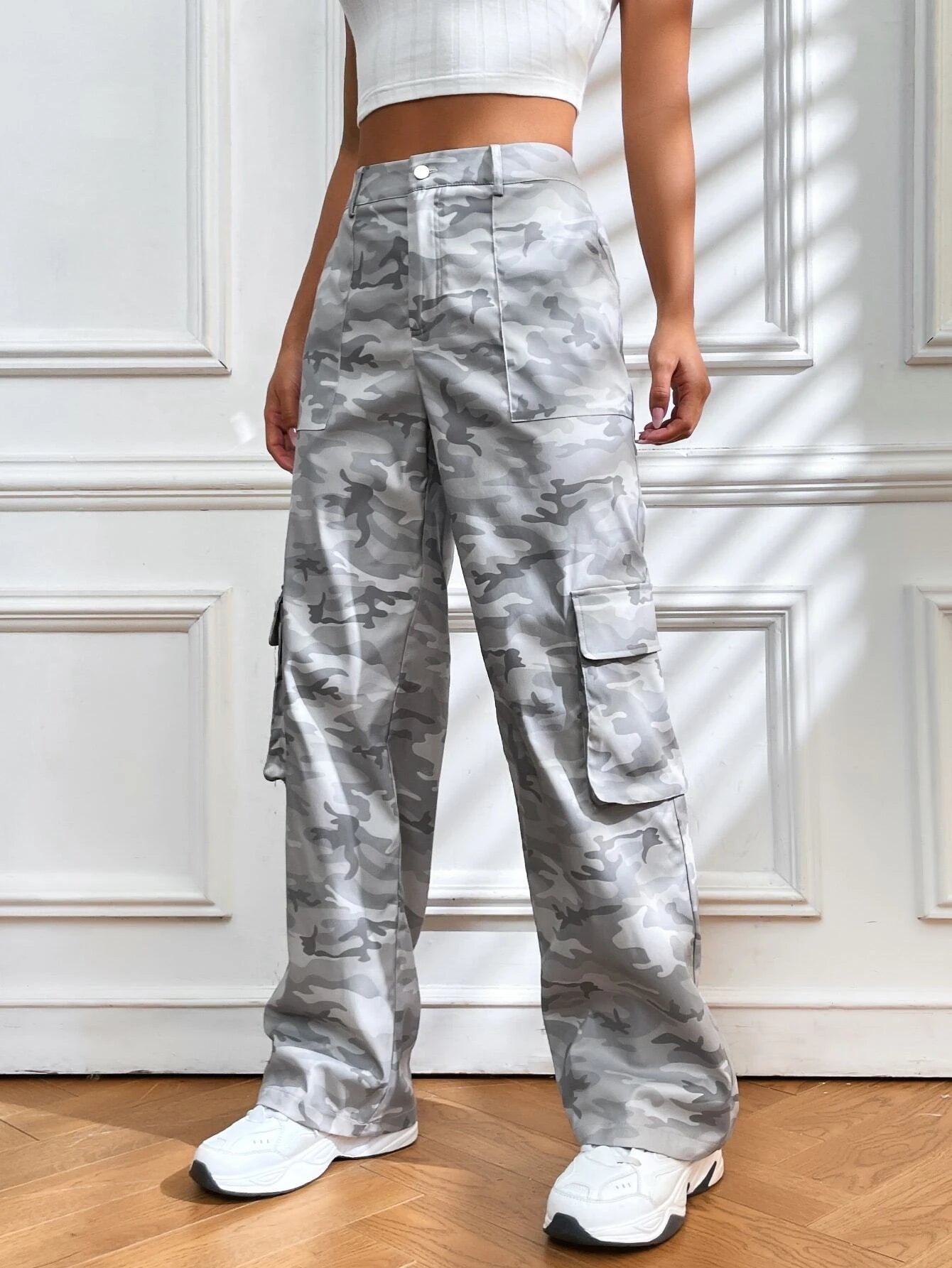 Allover Print Flap Pocket Cargo Pant – waistband detail