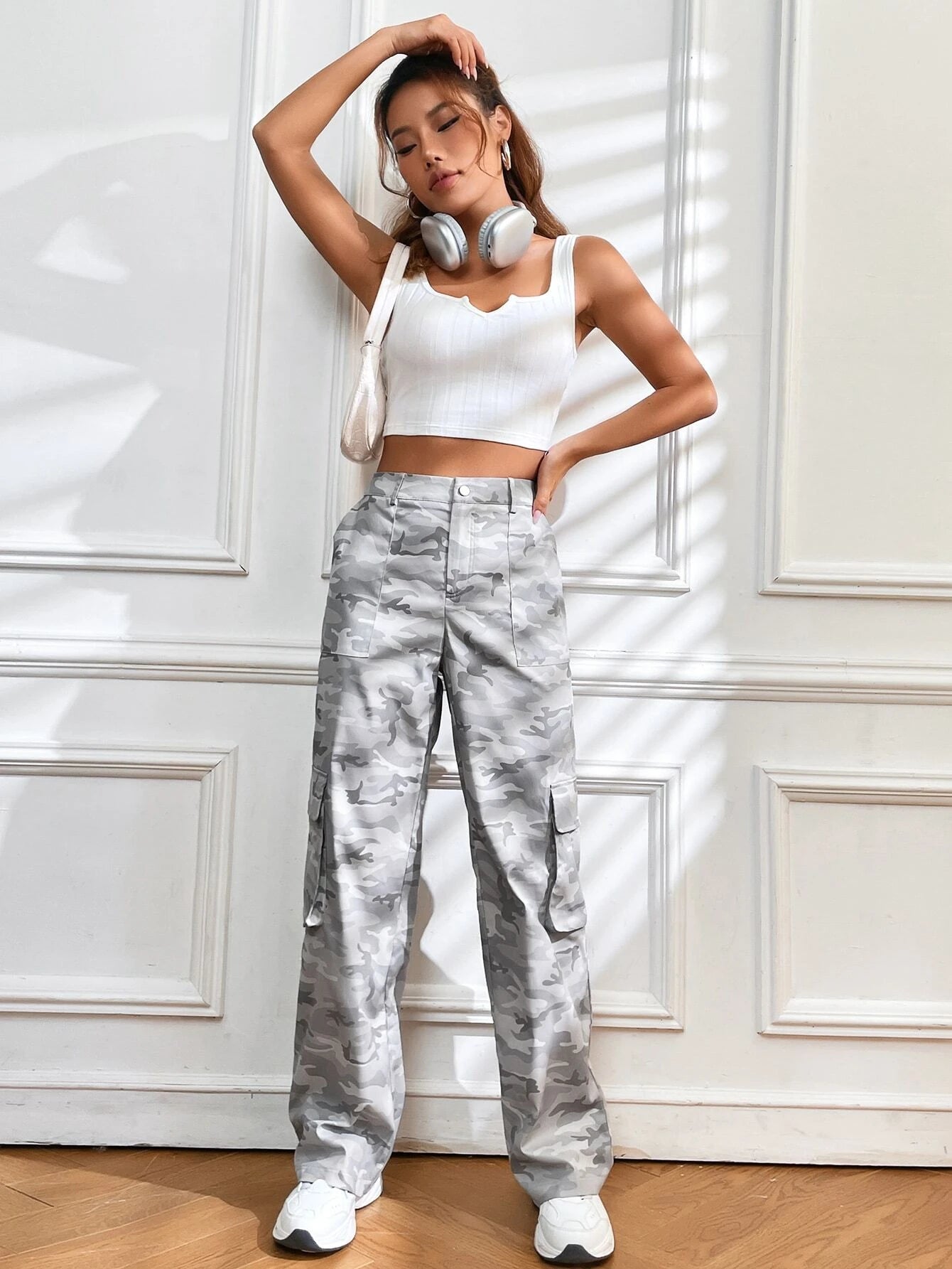 Allover Print Flap Pocket Cargo Pant – pocket detail close-up