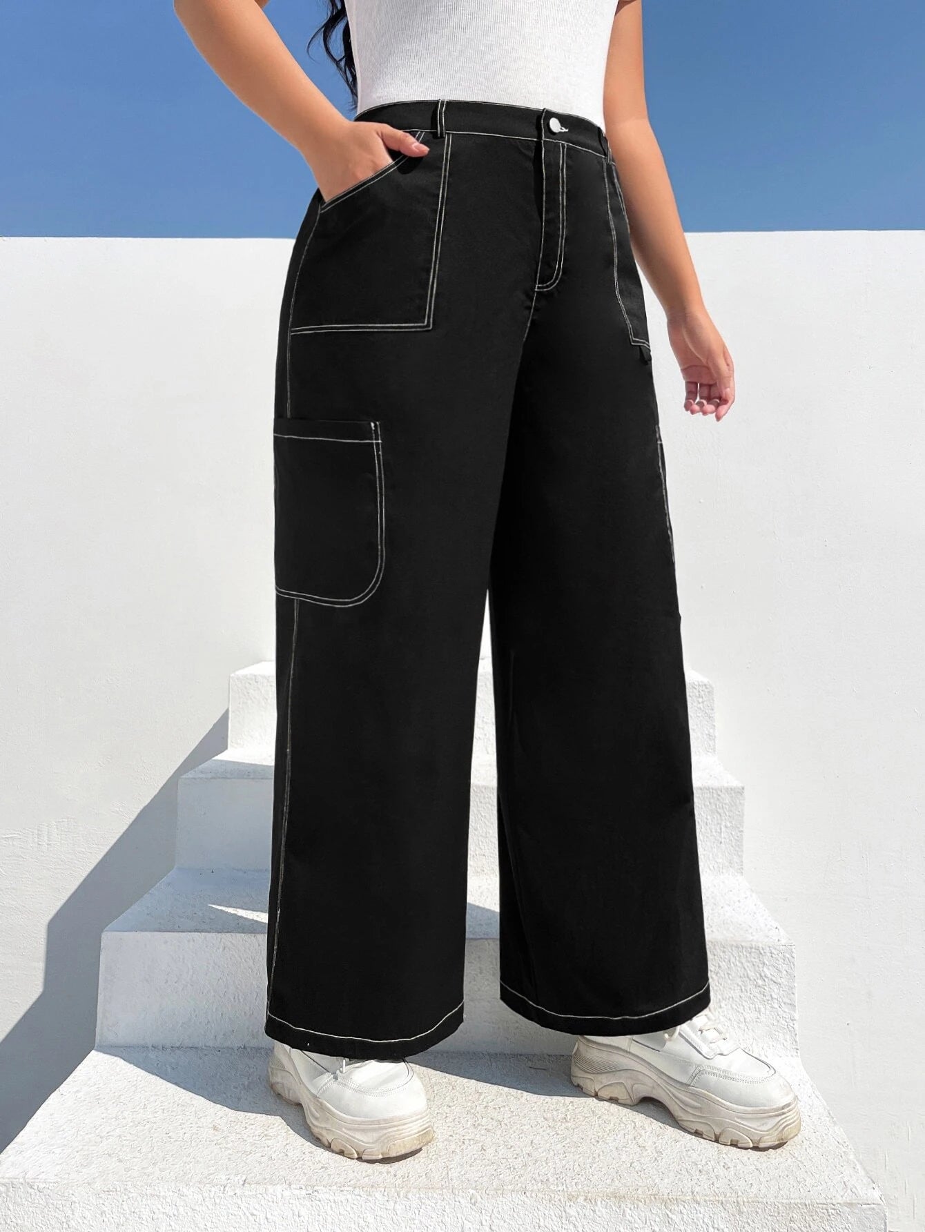 Top Stitching Flap Pocket Cargo Pants – pocket detail close-up