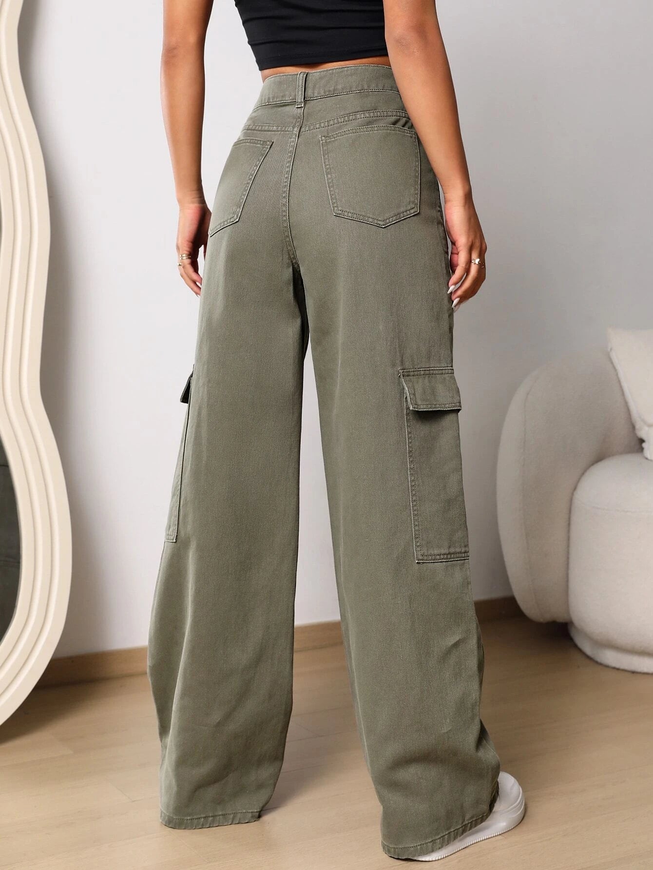 Flap Pocket Wide Length Jeans – back view detail
