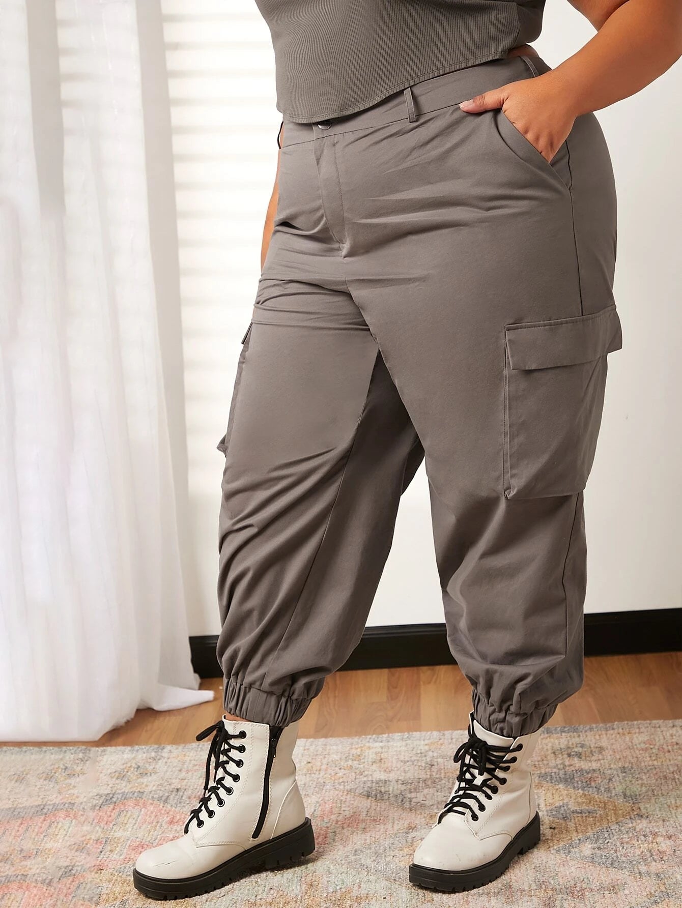 Plus Flap Pocket Side Cargo Pants – back view detail