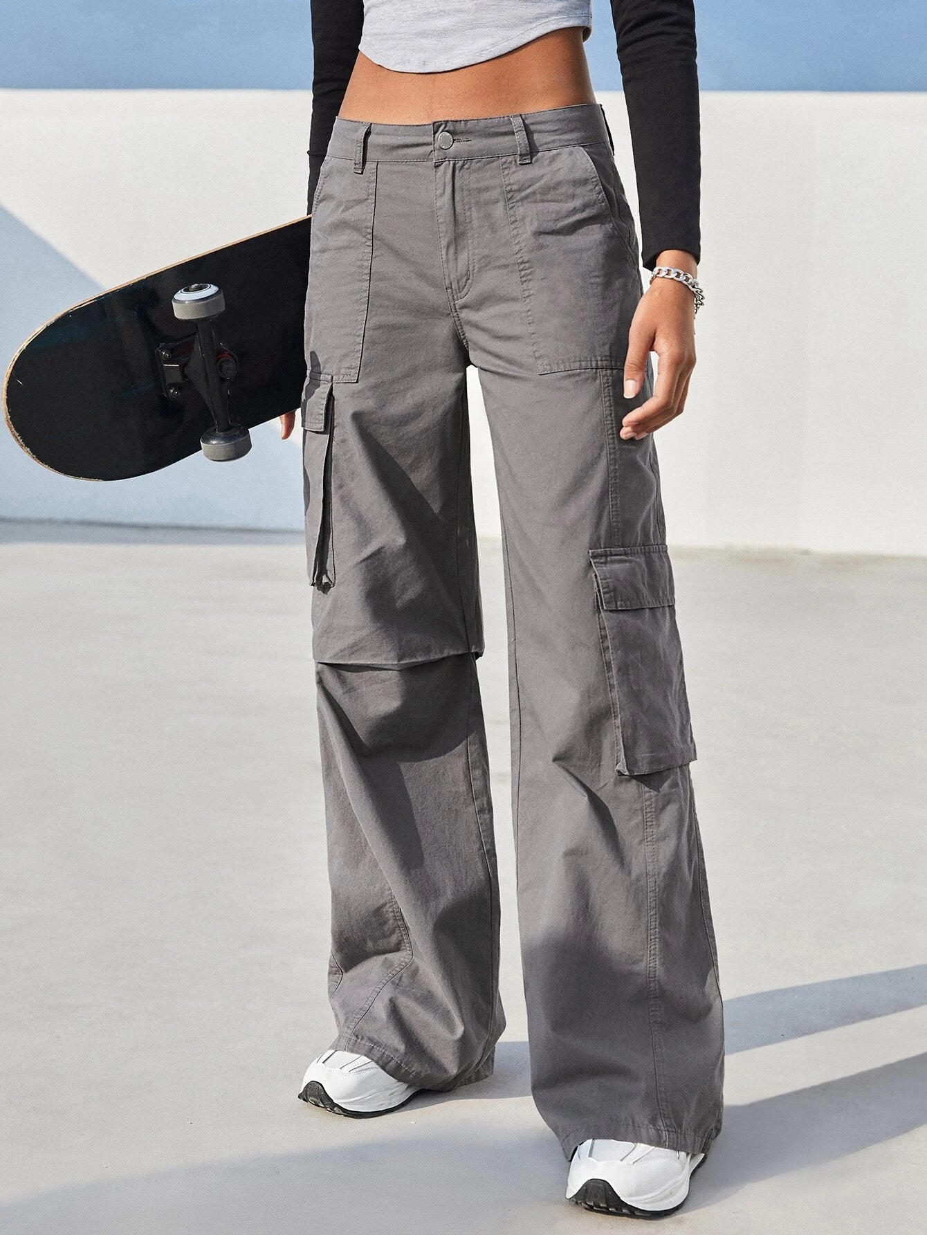 Flap Pocket Cotton Cargo Pants – side profile view
