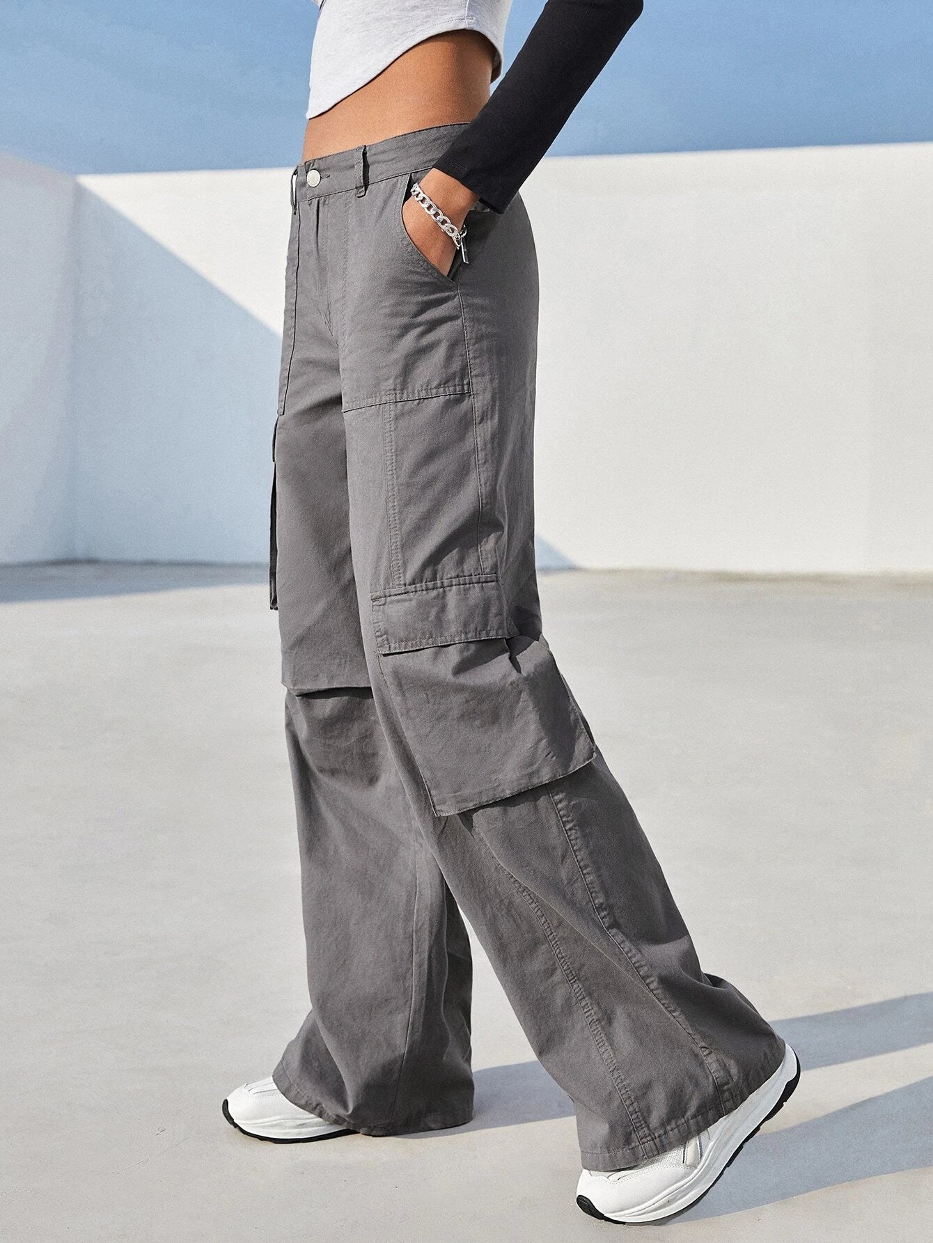 Flap Pocket Cotton Cargo Pants – waistband detail