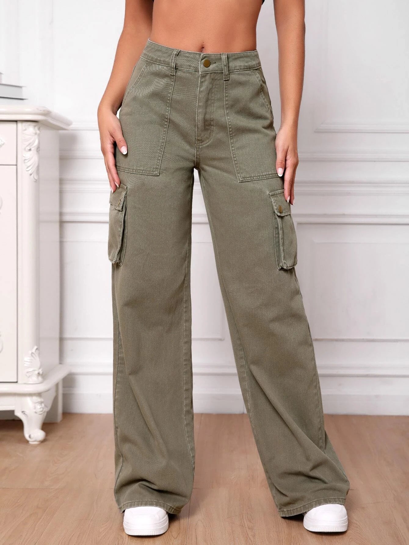 Flap Pocket Plain Cargo Jeans – women's cargo pants front view