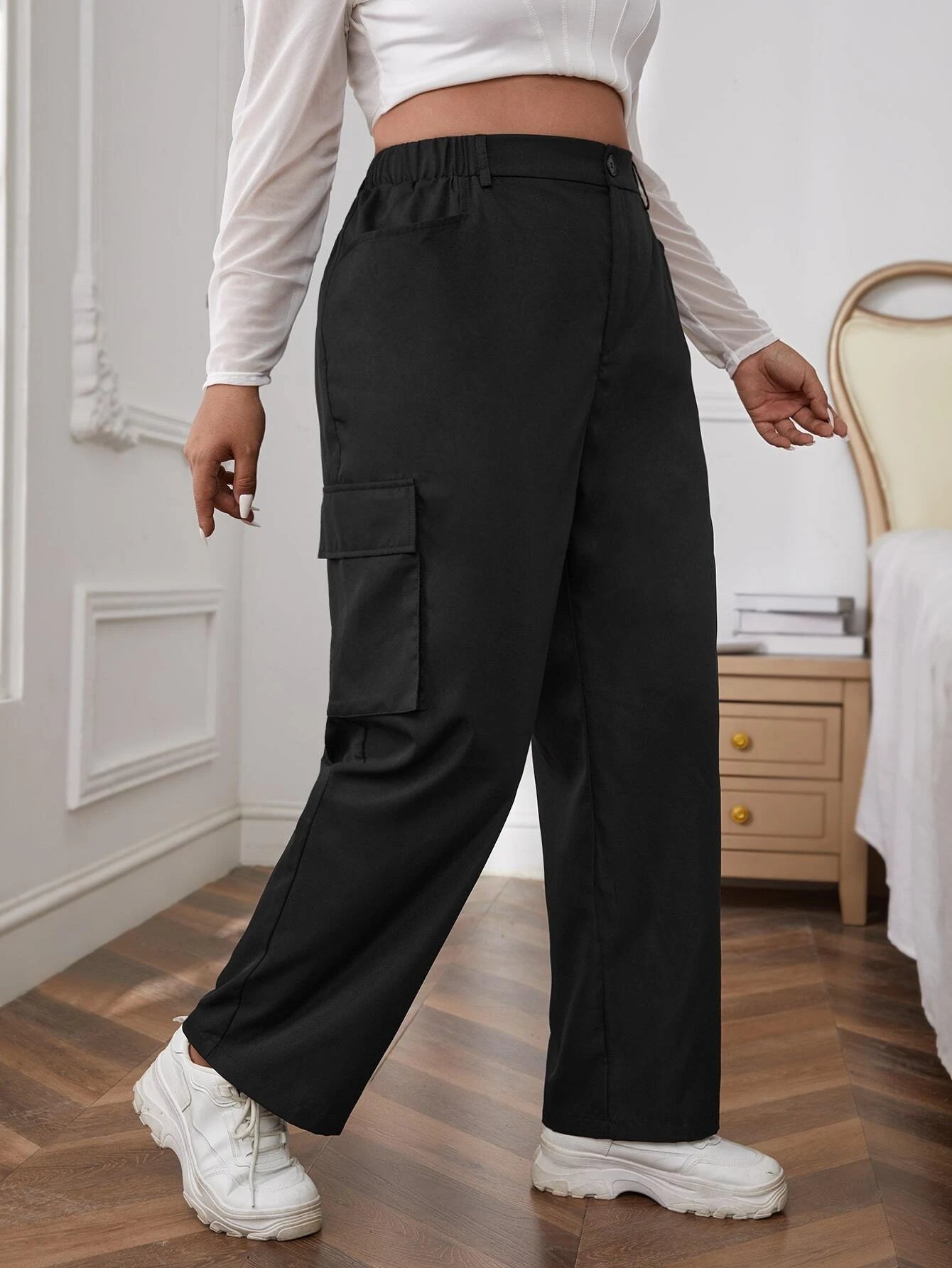 Casual Flap Side Pocket Cargo Pants Style 1 – back view detail