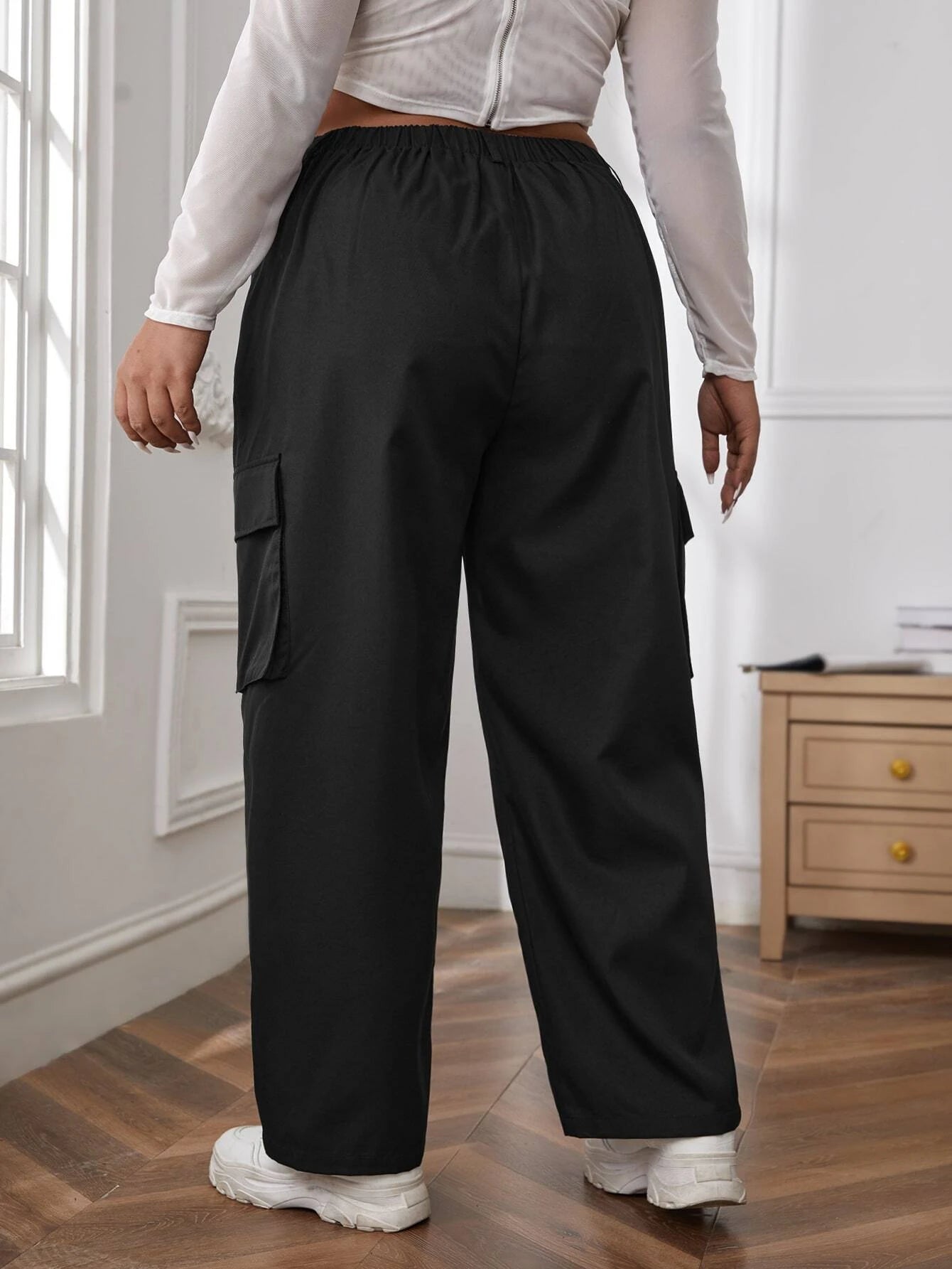 Casual Flap Side Pocket Cargo Pants Style 1 – pocket detail close-up