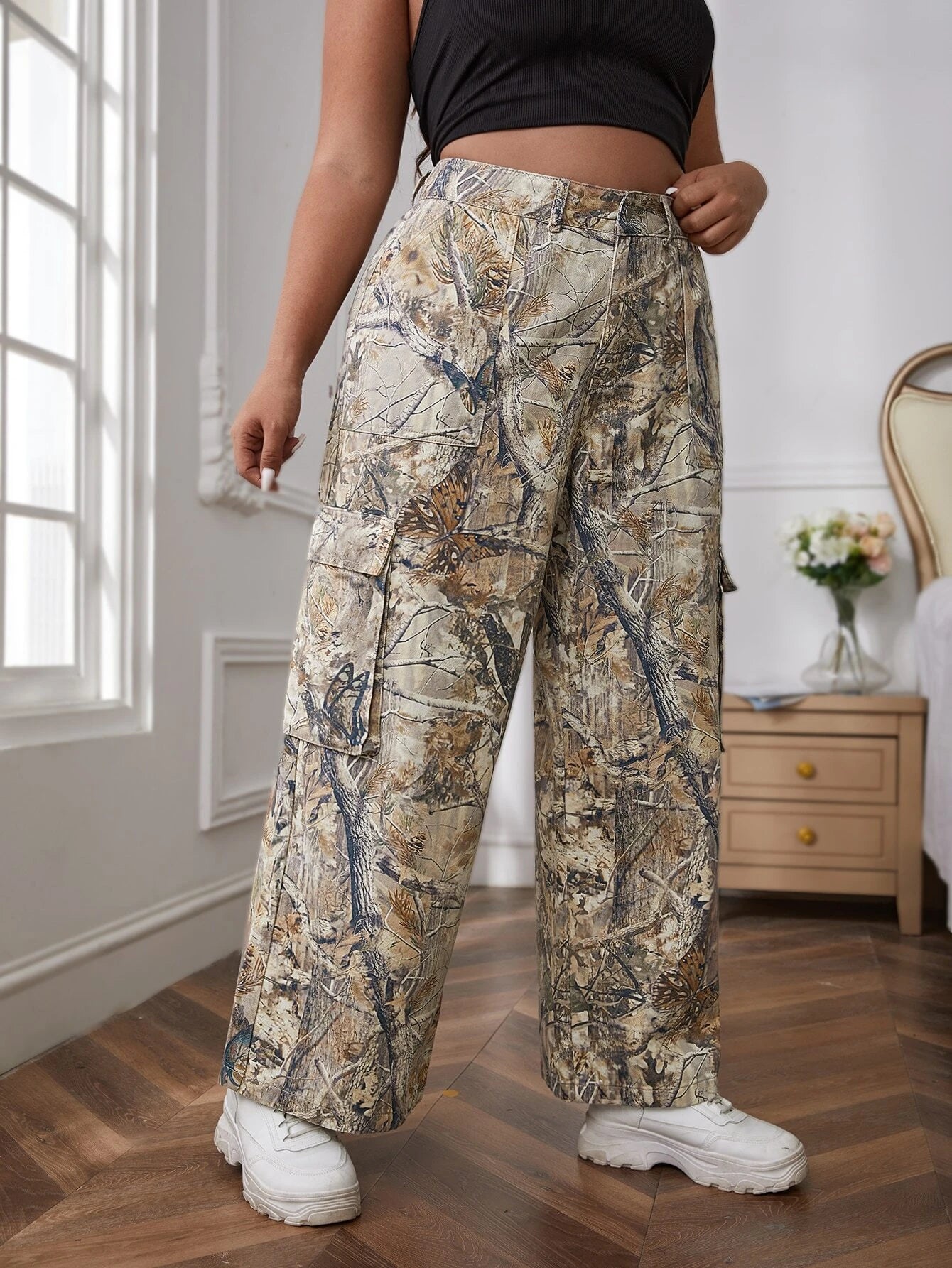 Button Flap Pocket Side Jeans – waistband detail