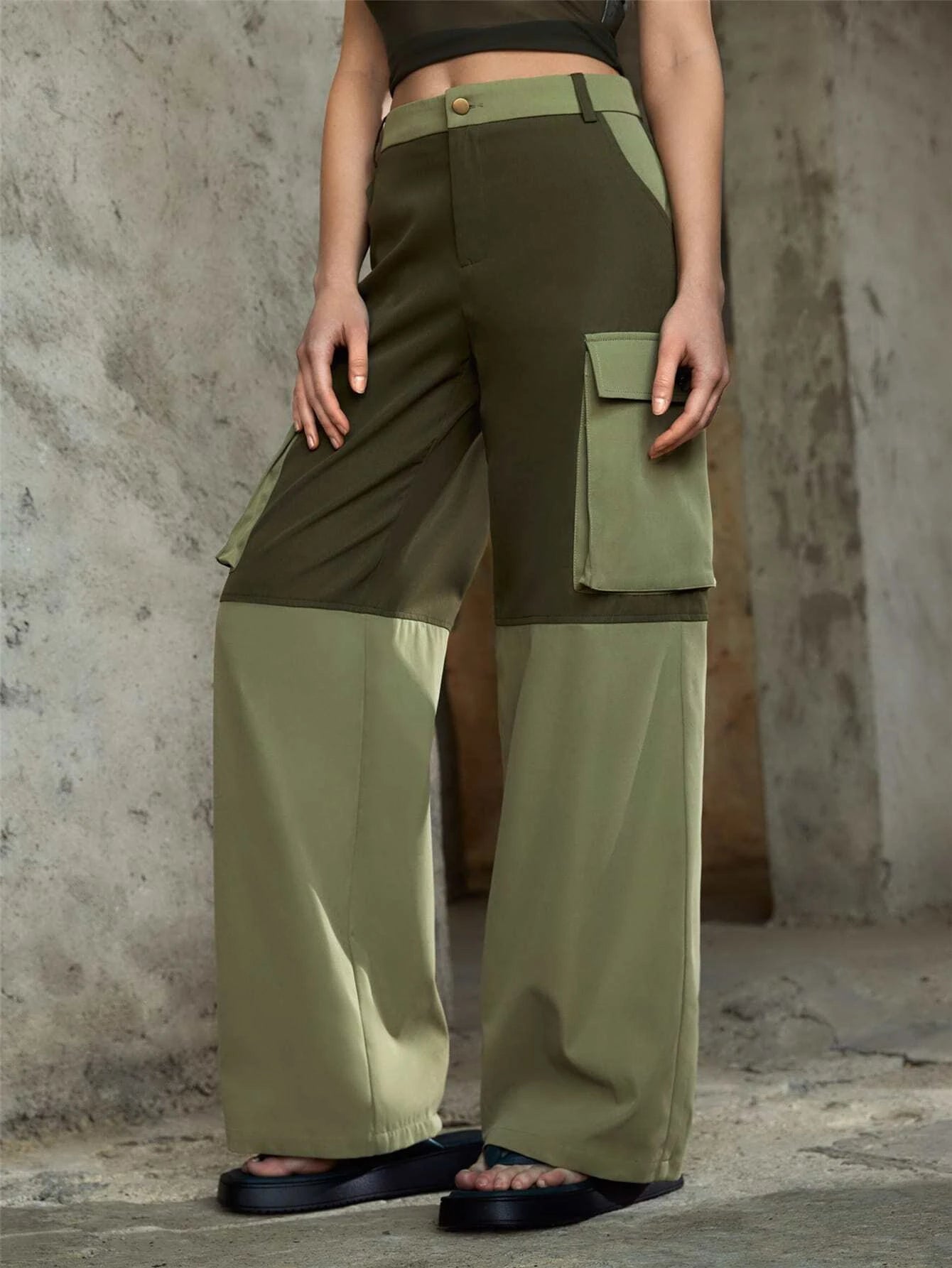 Flap Pocket Cargo Pants In Colorblock Design – waistband detail