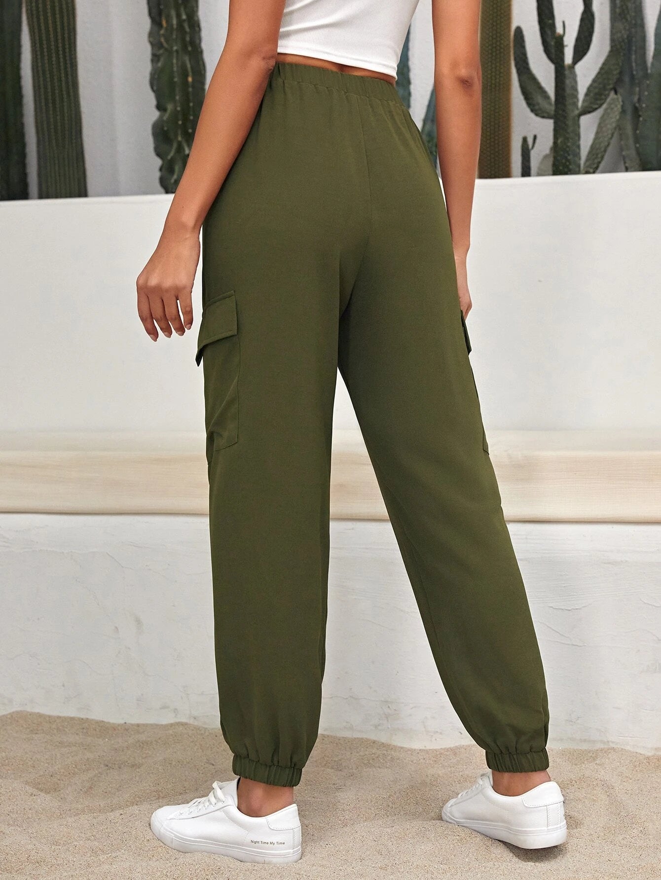 Casual Pocket Side Cargo Pants – pocket detail close-up