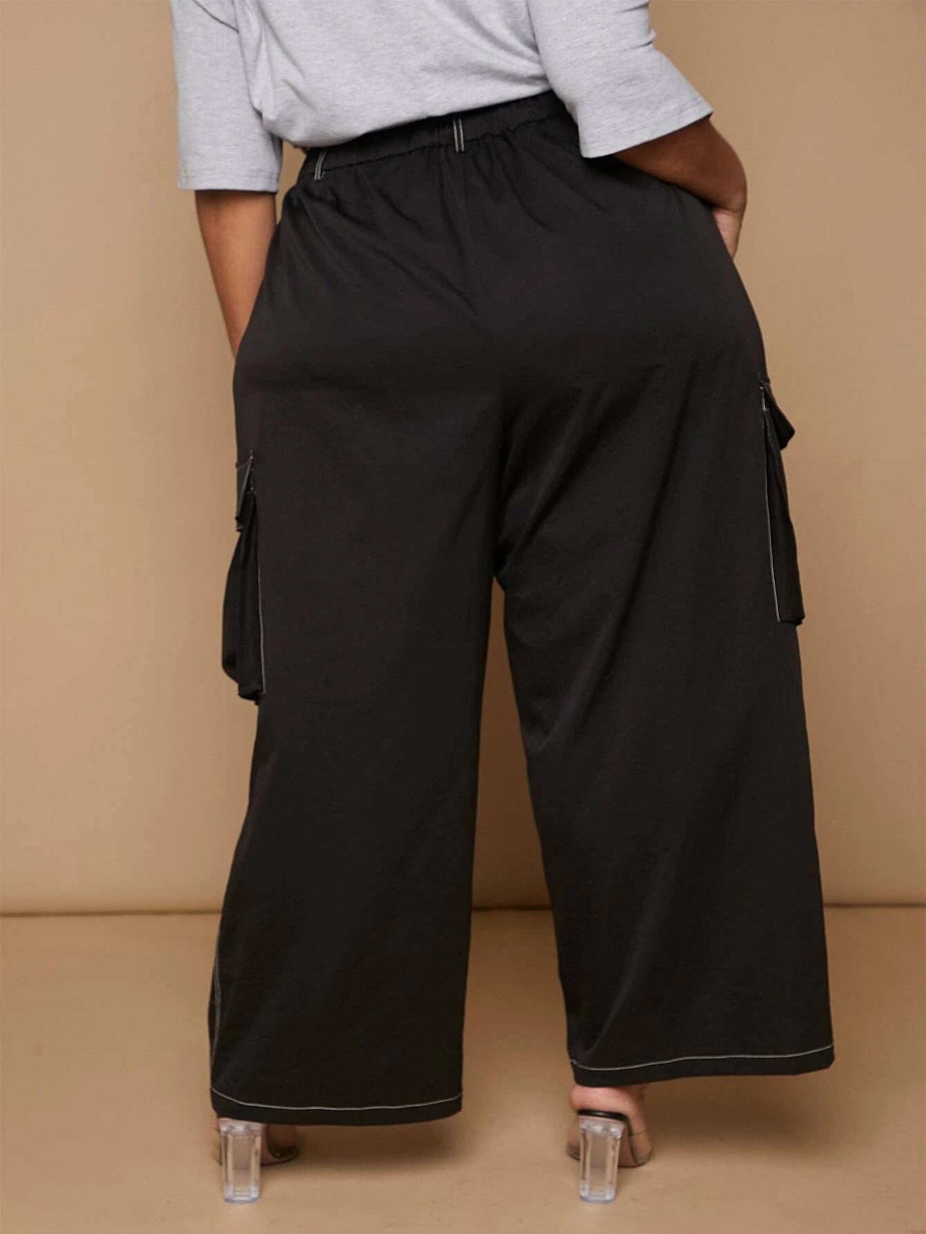 Long Flap Pocket Cargo Pants Style 5 – pocket detail close-up