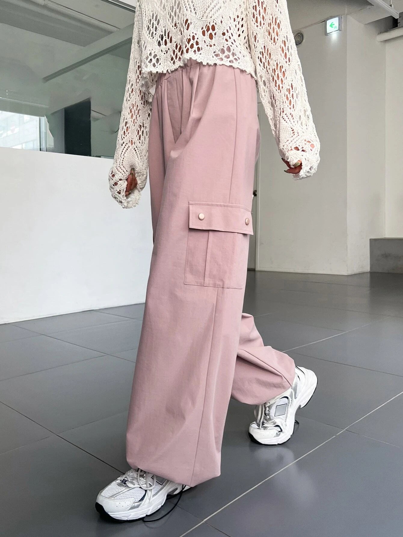 Flap Side Pocket Drawstring Hem Parachute Cargo Pants – pocket detail close-up
