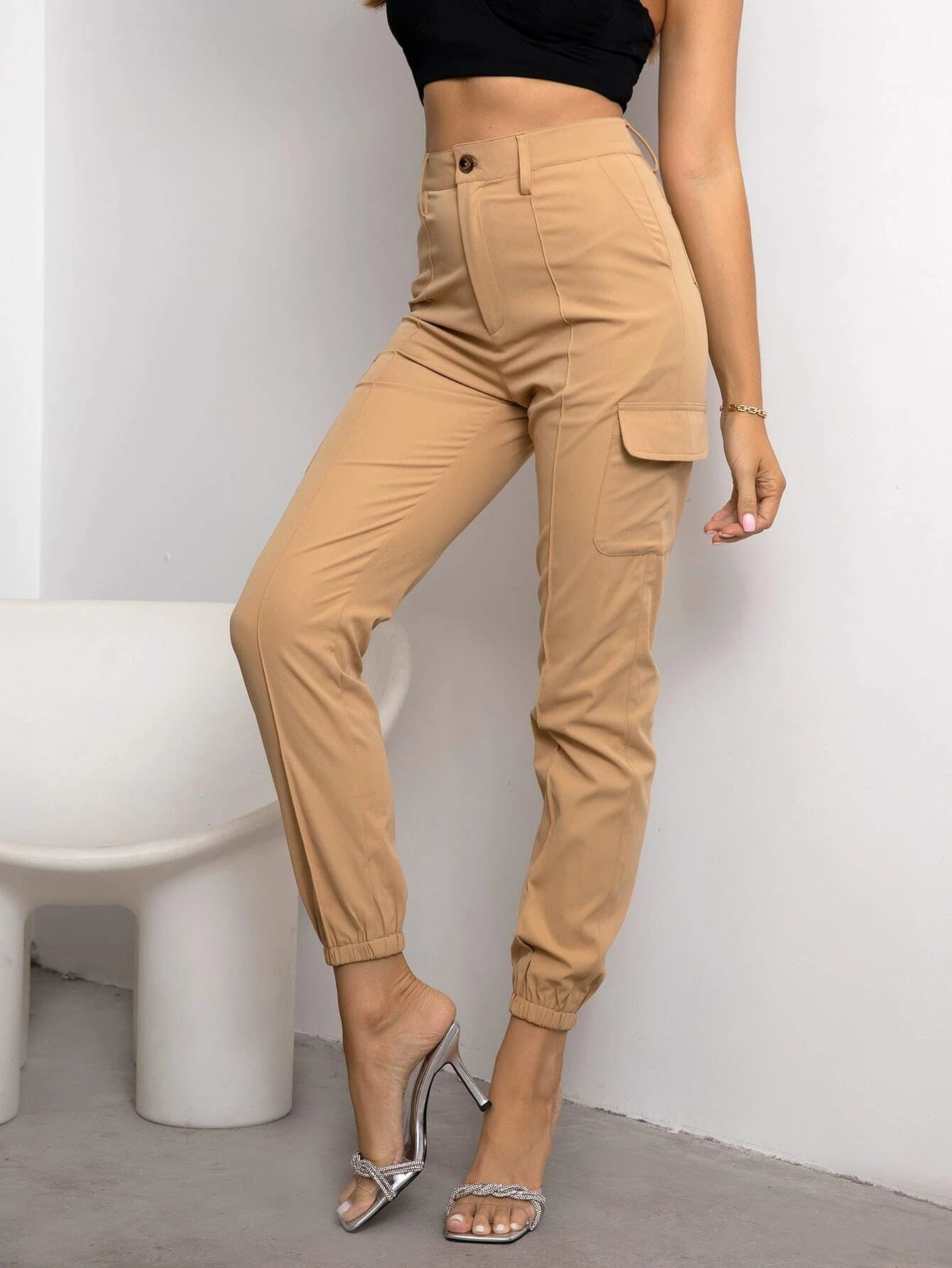 Utility Flap Pocket Cargo Pants – waistband detail