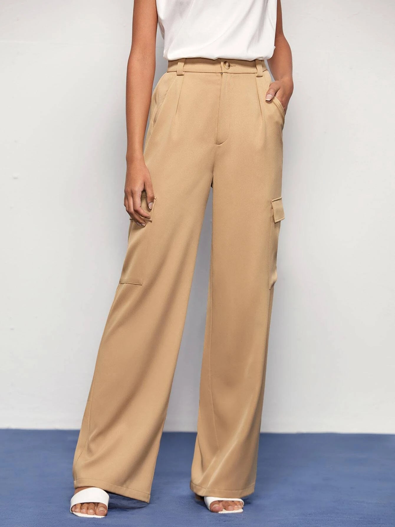 Cargo Pants With Flap Side Pockets – back view detail