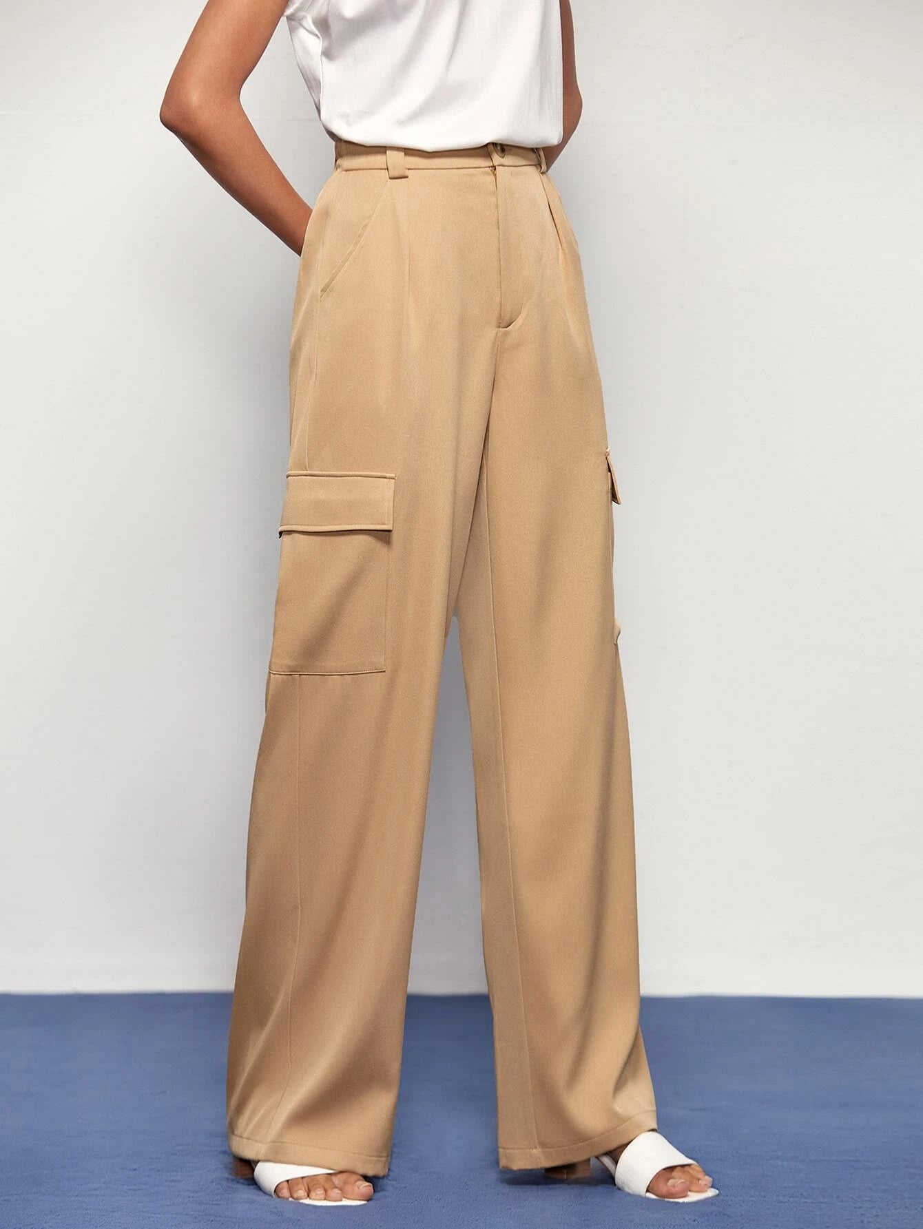 Cargo Pants With Flap Side Pockets – pocket detail close-up