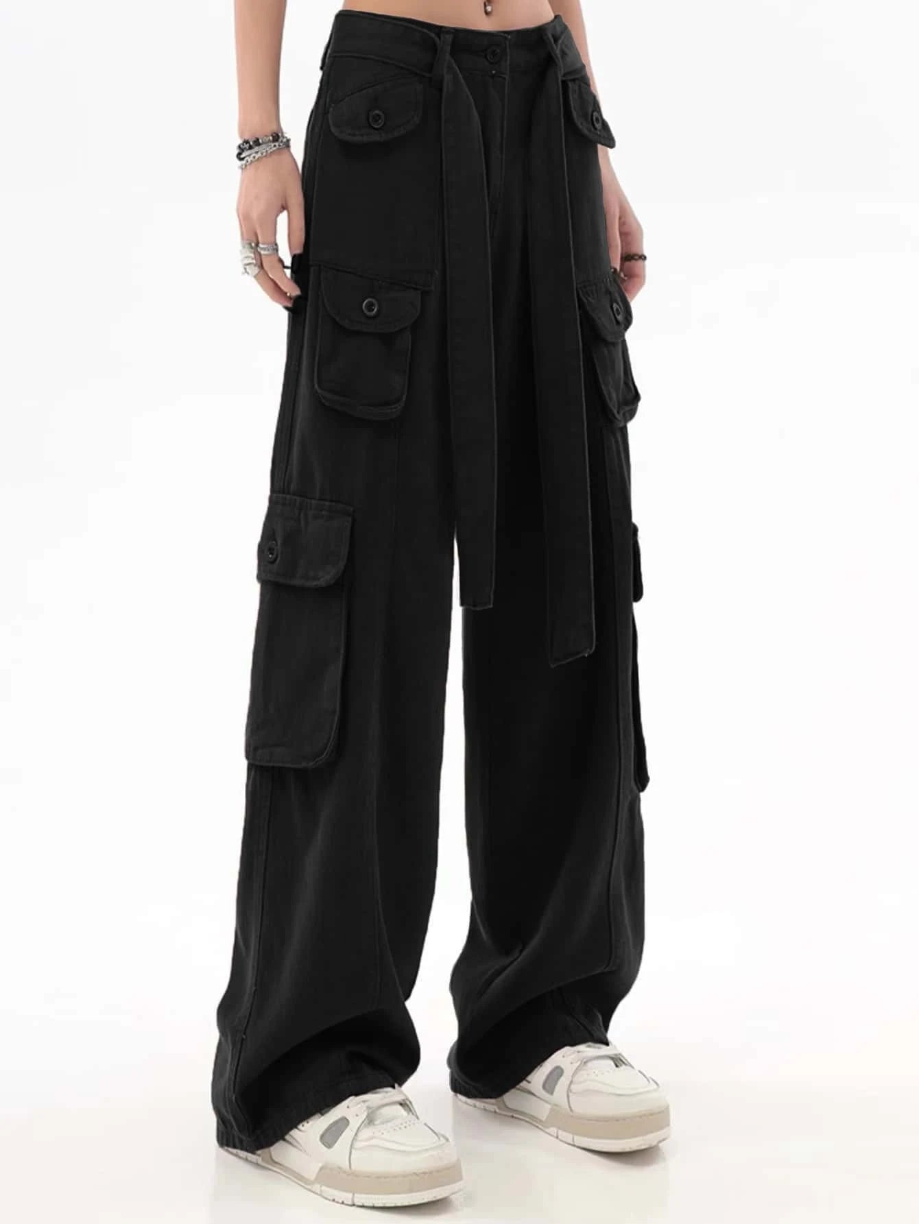 Camo Print Flap Pocket Belted Cargo Jean – waistband detail