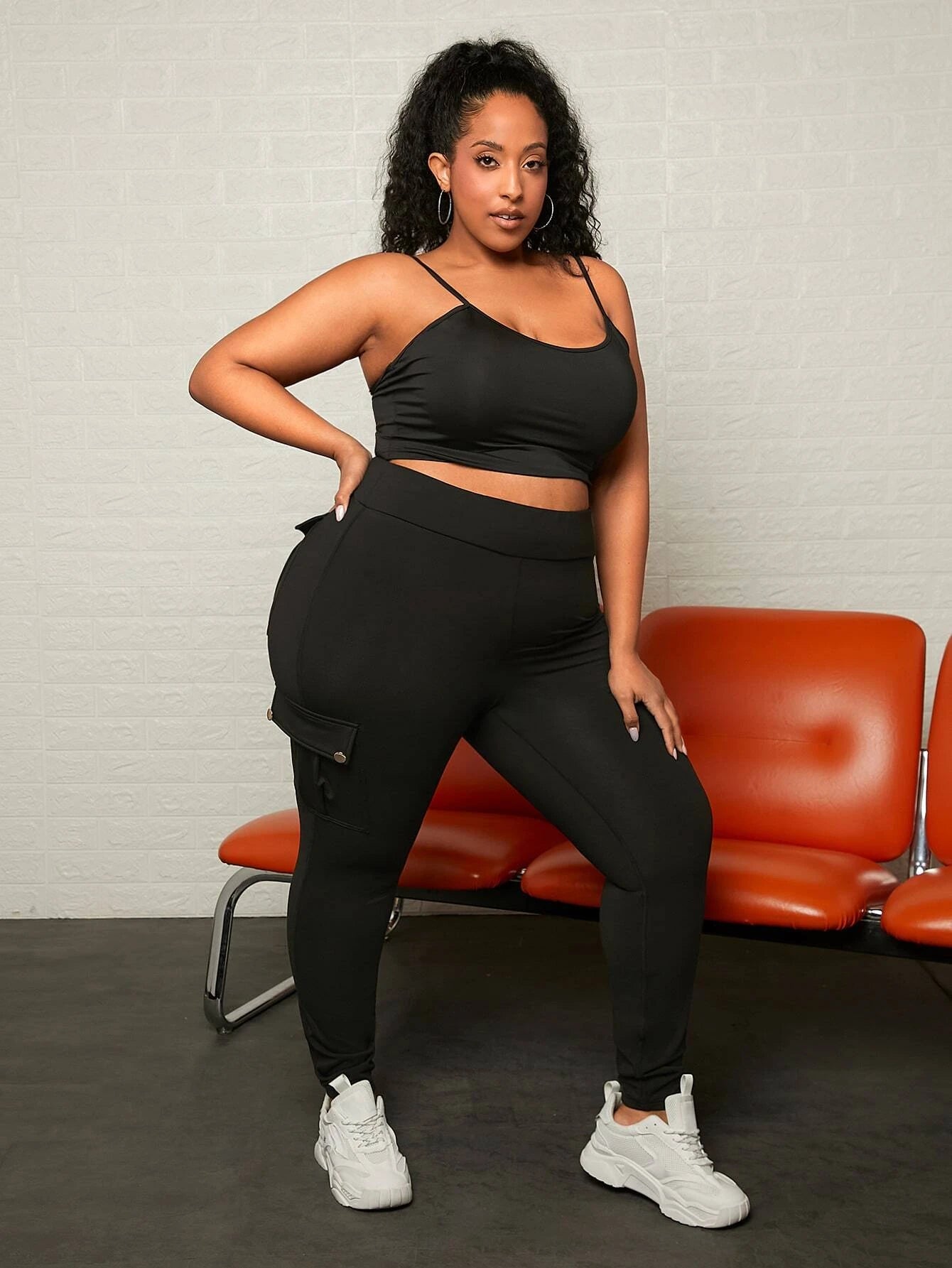 Form Fitting High Waist Cargo Pants – back view detail