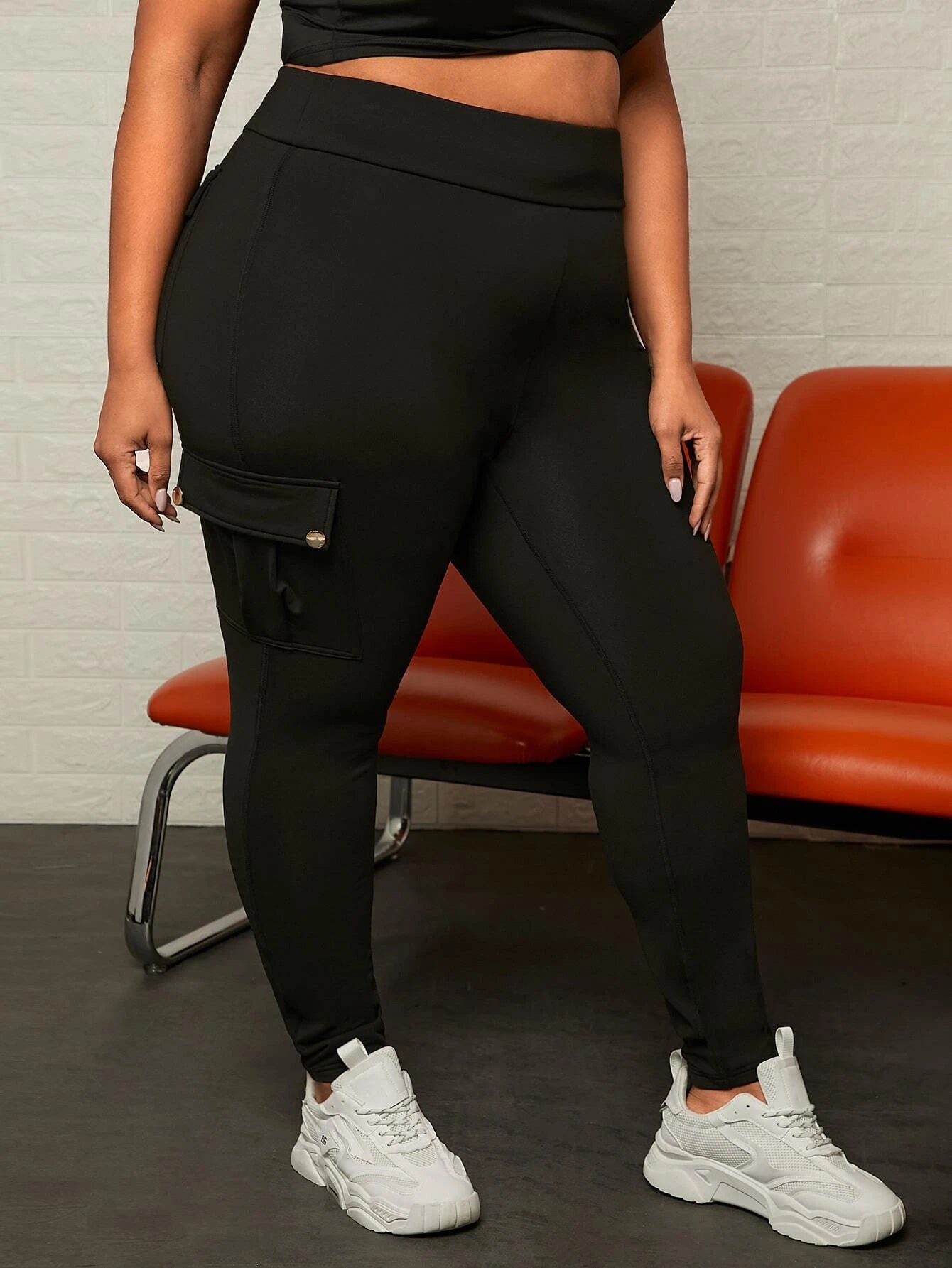 Form Fitting High Waist Cargo Pants – pocket detail close-up