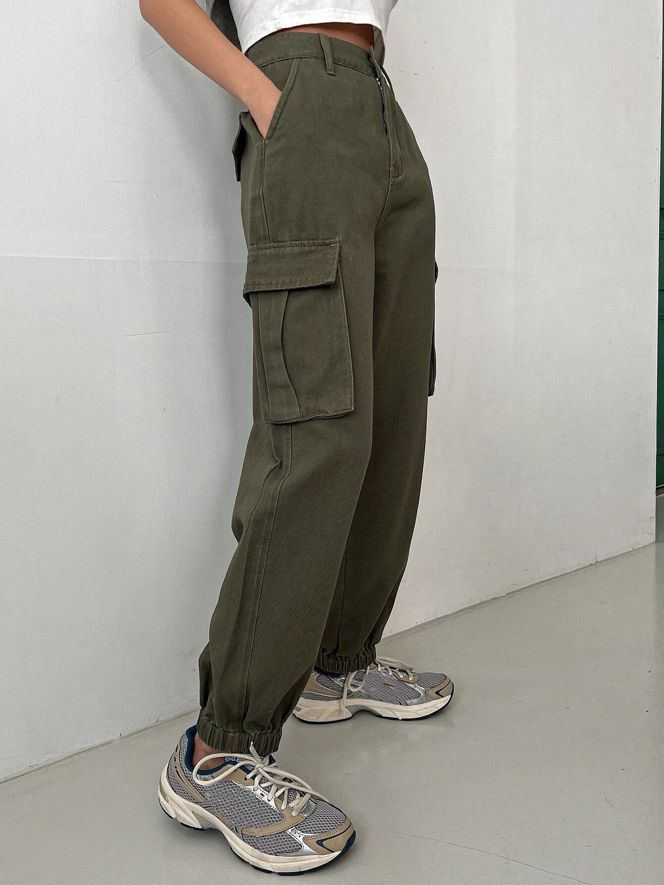Pocket Side Cargo Pant – back view detail