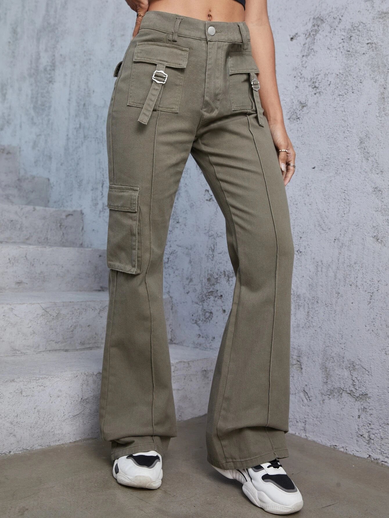 Zipper Flap Pocket Flare Cargo Jean – waistband detail
