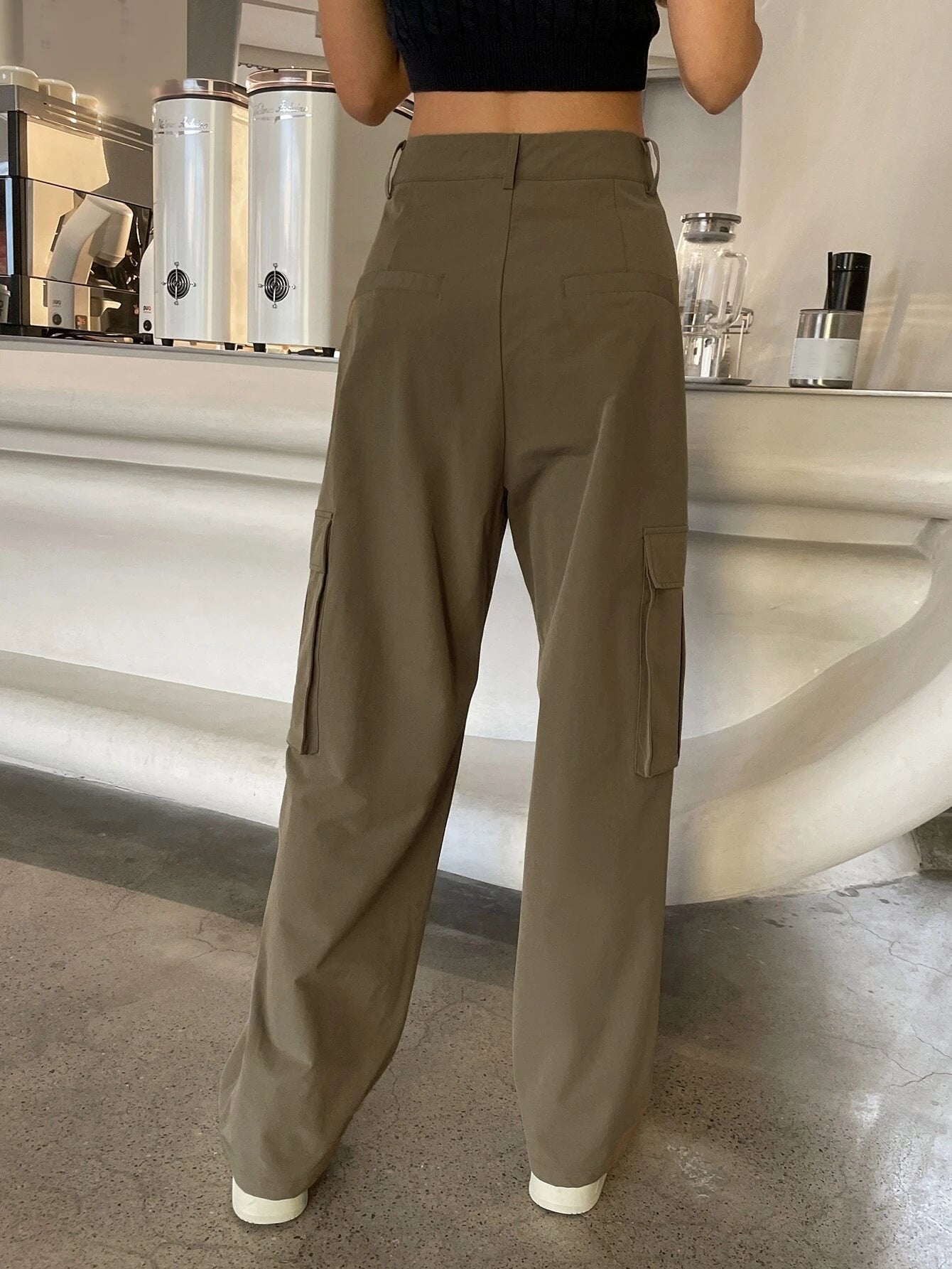 Plain Flap Side Pocket Cargo Pants – waistband detail