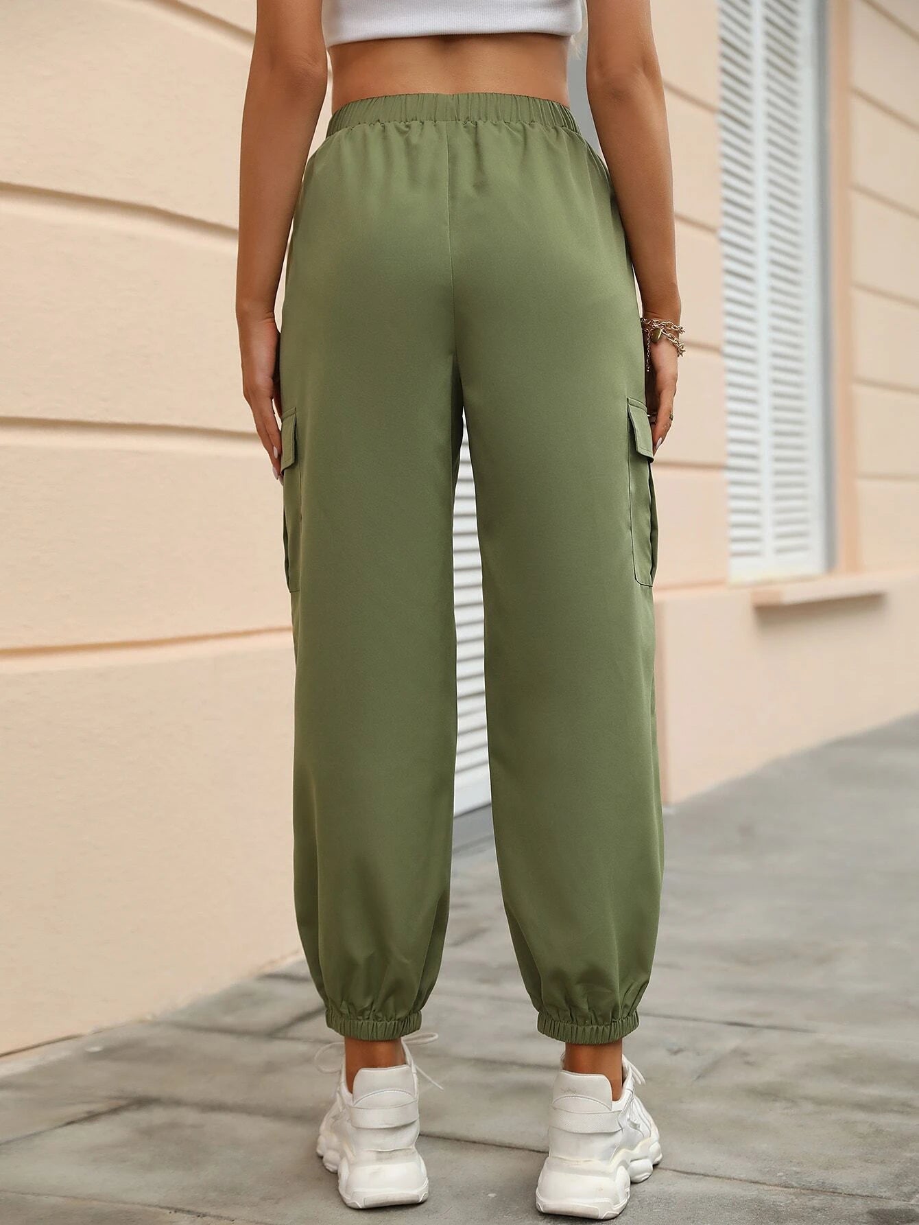 Cropped Flap Pocket Side Cargo Pants – fit and style view