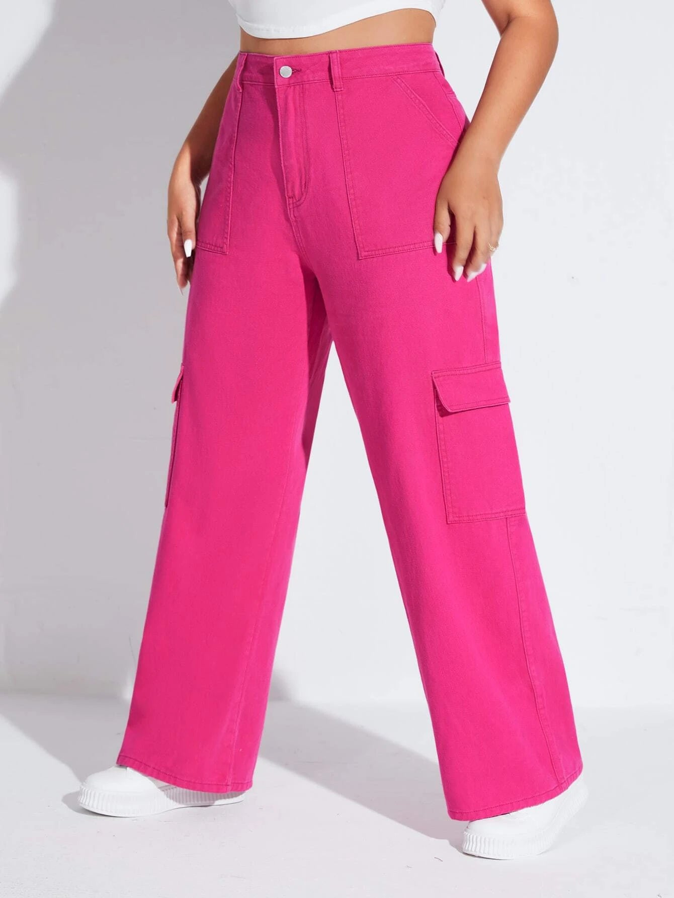 Solid Colored Flap Pocket Cargo Jeans – waistband detail