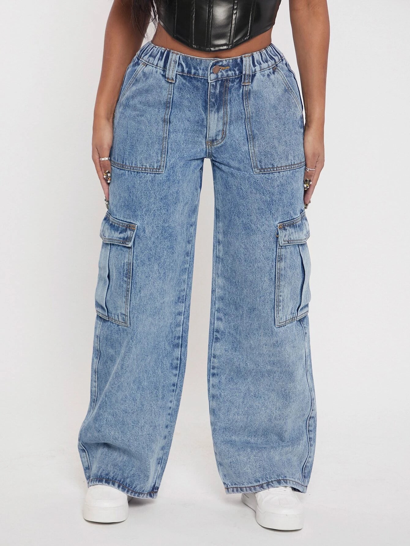 Flap Pocketed Cargo Jeans – waistband detail