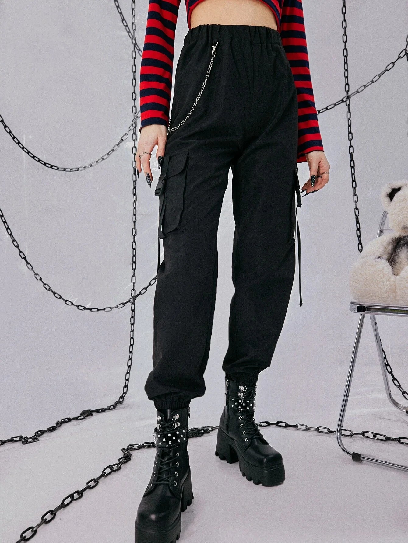 Chain Decor Pocket Cargo Pant – side profile view