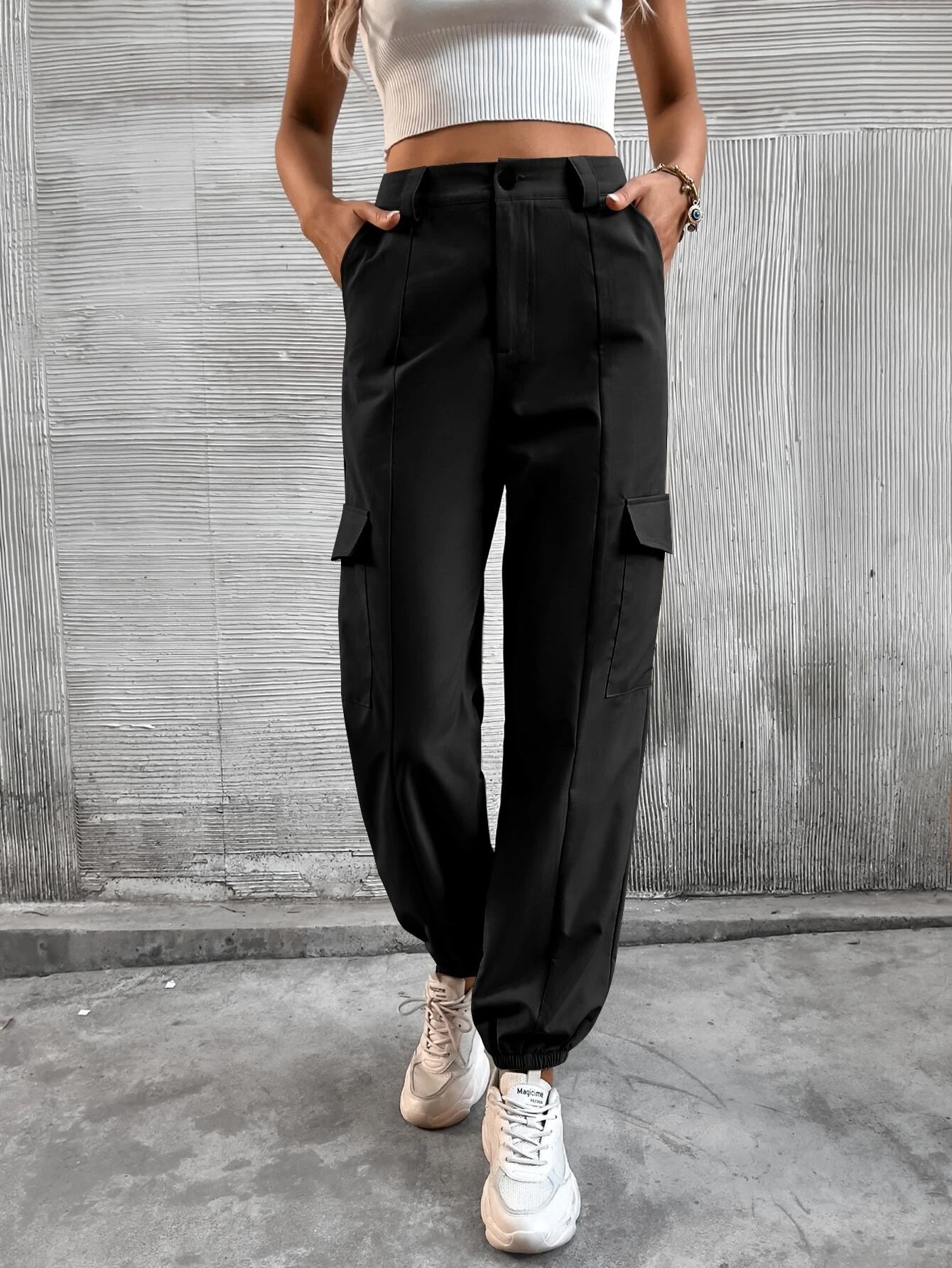 Long Flap Pocket Cargo Pants – back view detail