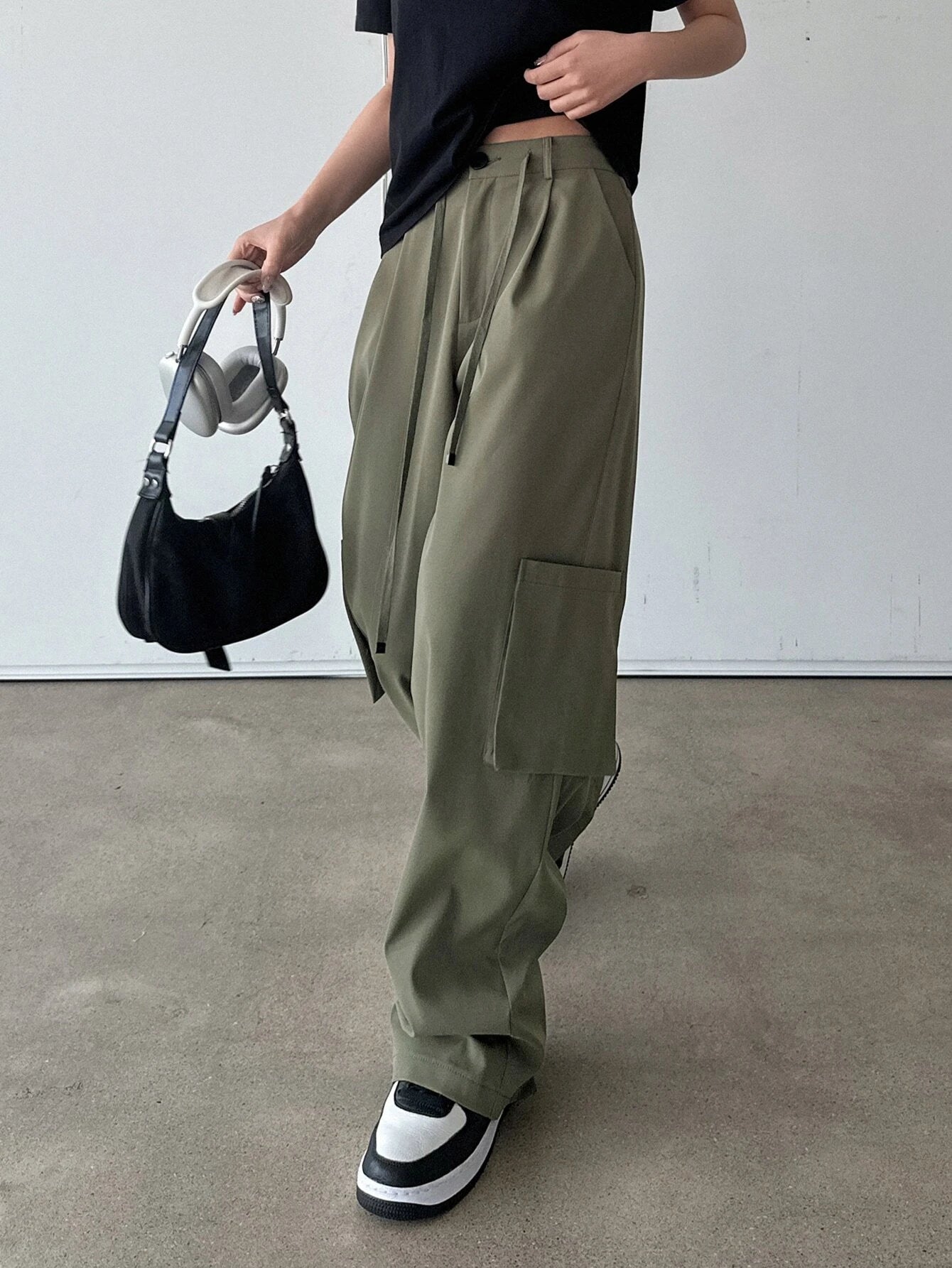 Stylish Casual Pocket Side Cargo Pants – pocket detail close-up