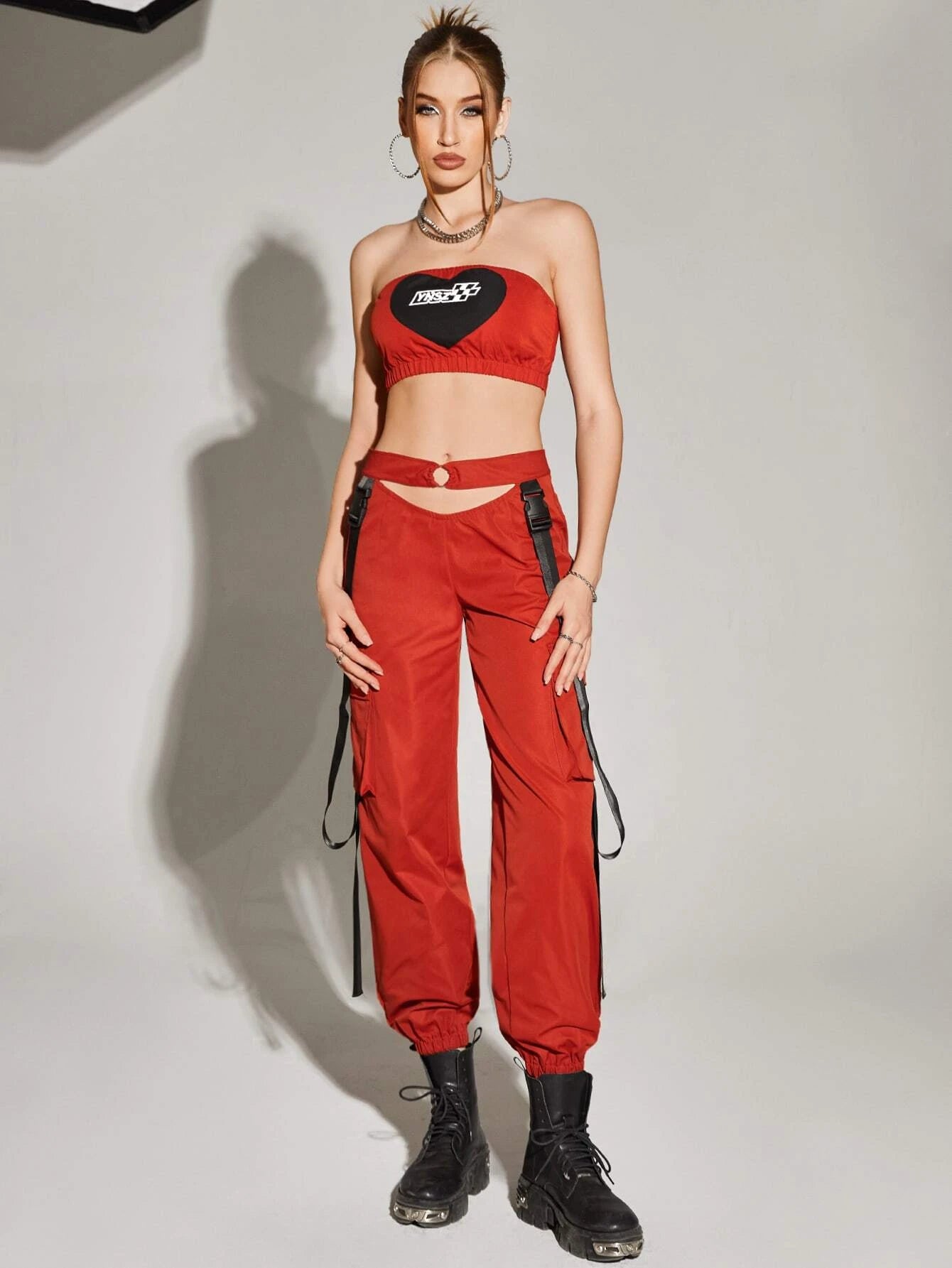 Bikercore Tube Top And Buckle Detail Cargo Pants – waistband detail
