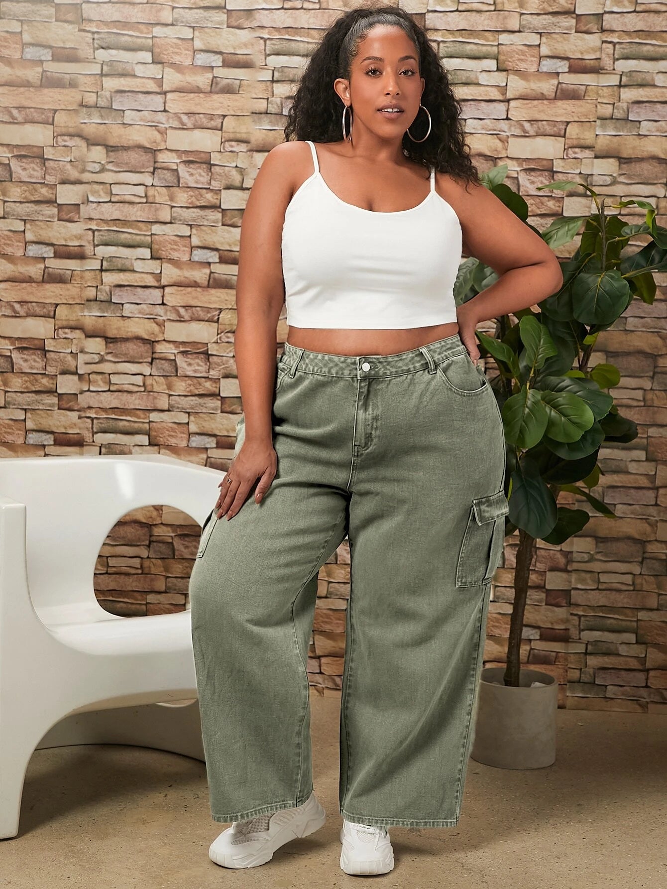 Flap Pocket Side Cargo Jeans Style 3 – pocket detail close-up