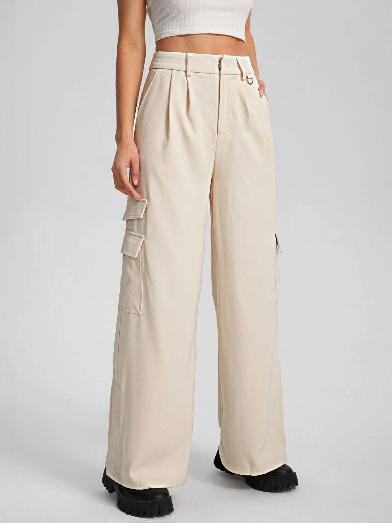 Loose Fit High Waist Cargo Pants – side profile view